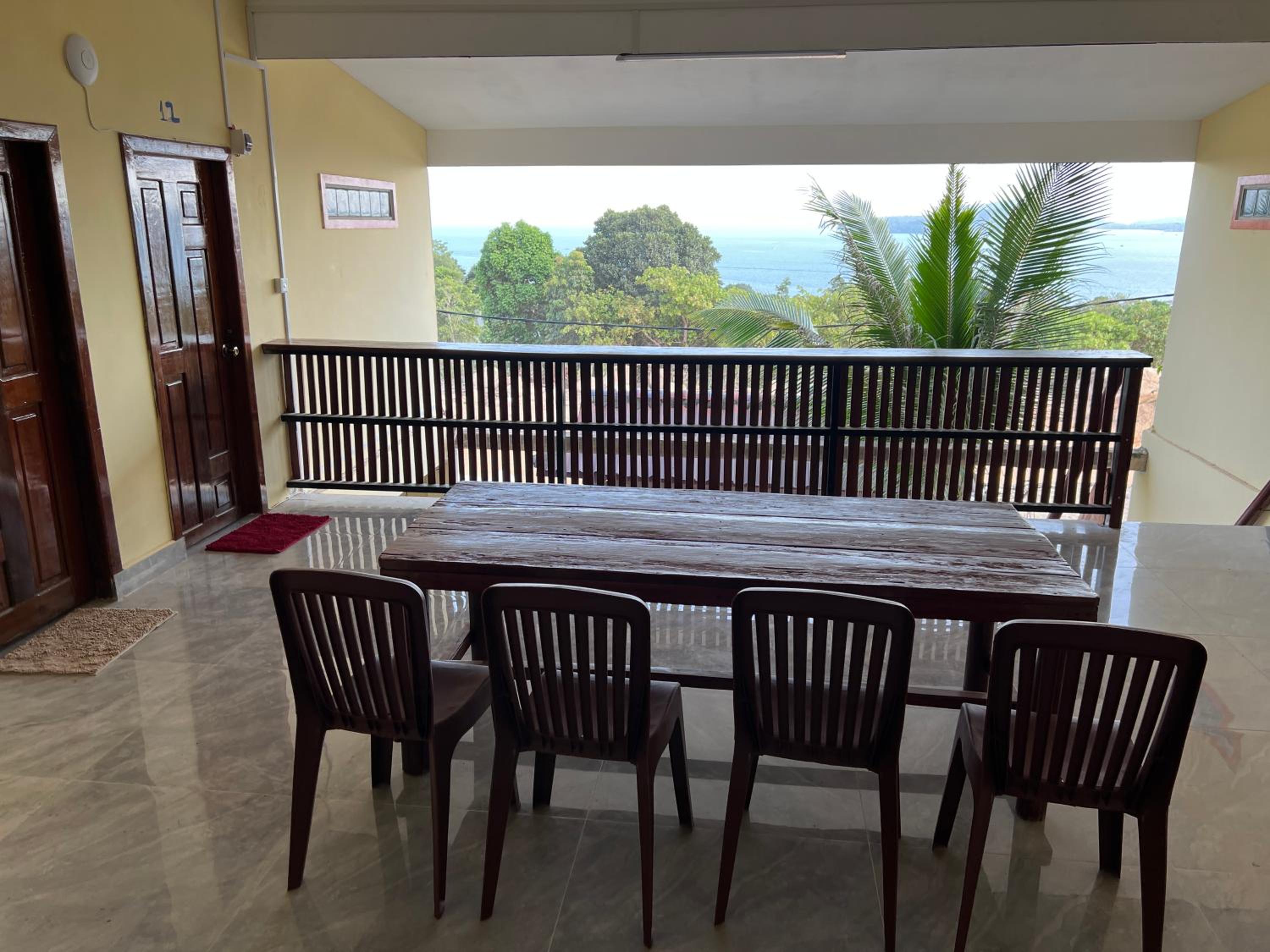 Standard Family Room - Photo 7