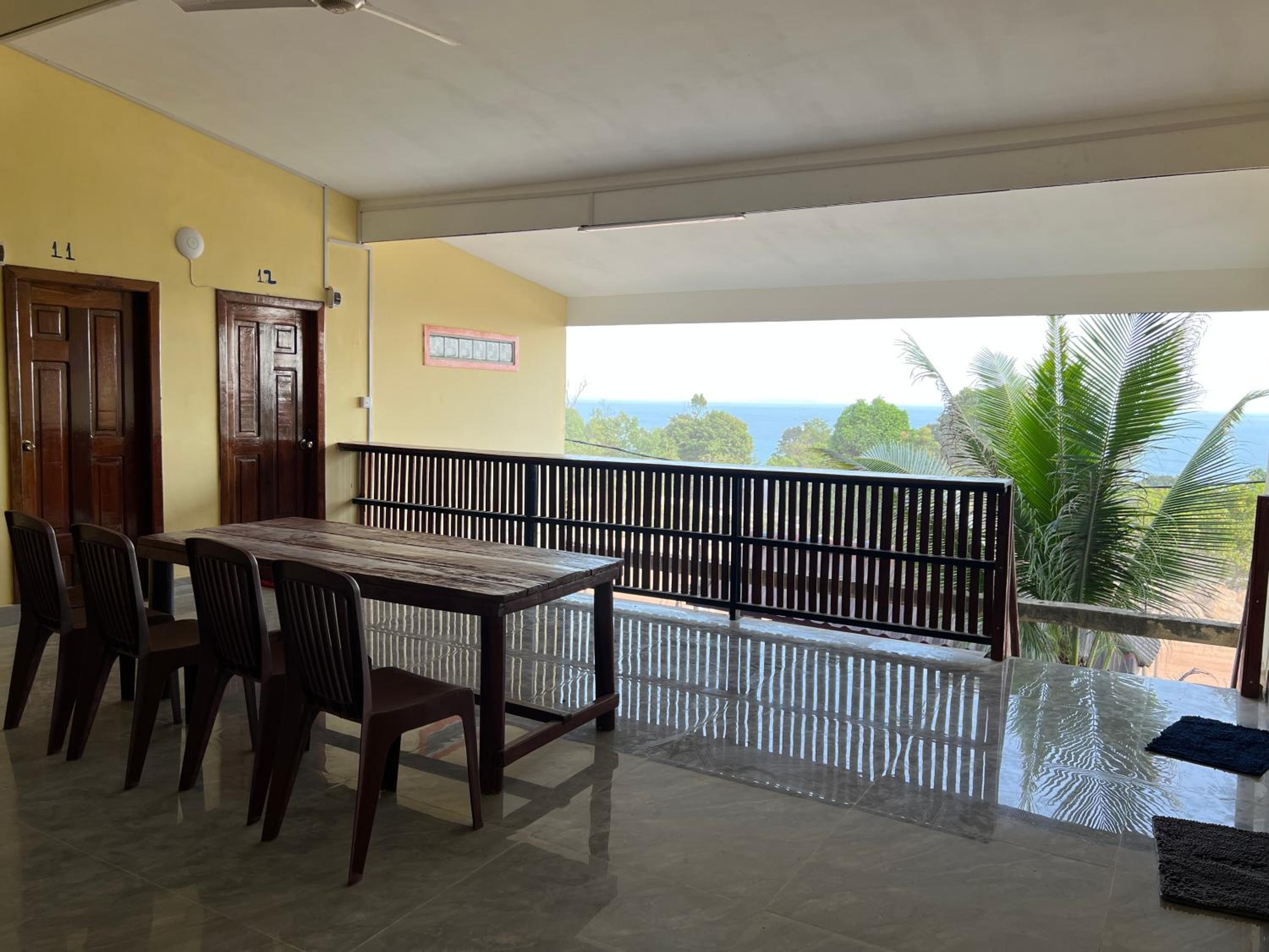 Standard Family Room - Photo 6