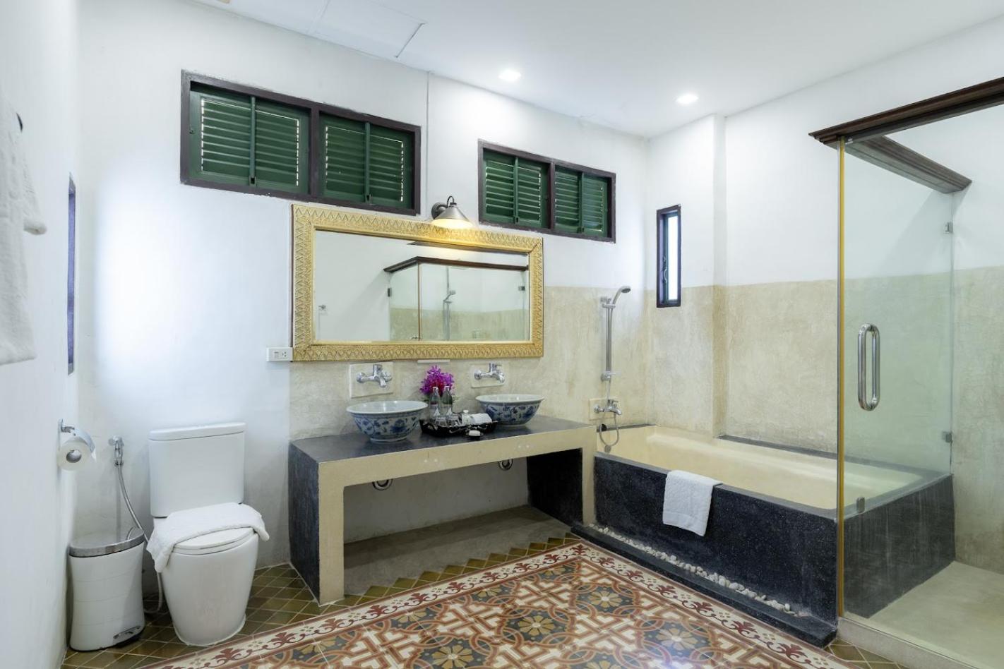 Suite with River View - Photo 11