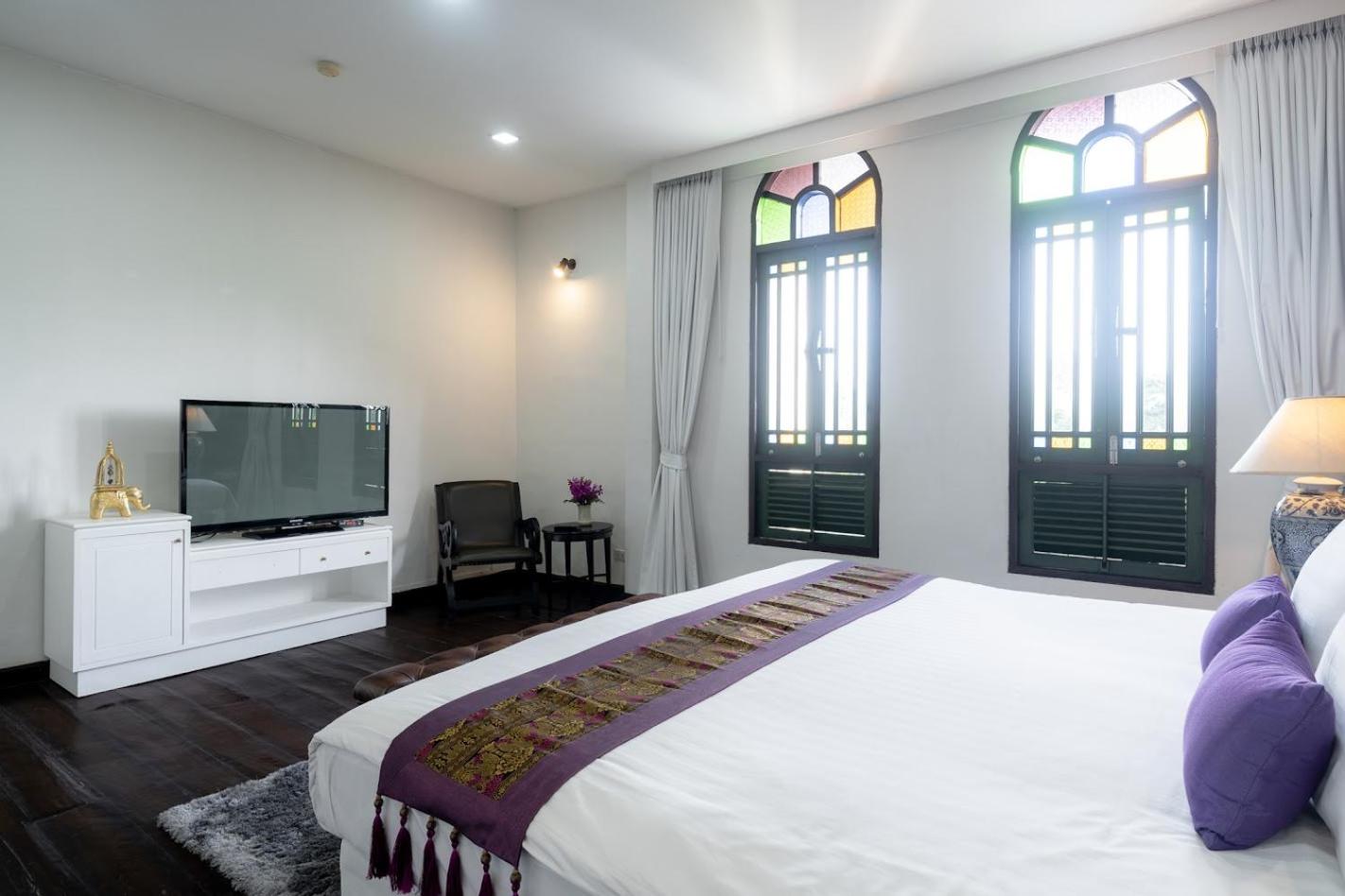 Suite with River View - Photo 13