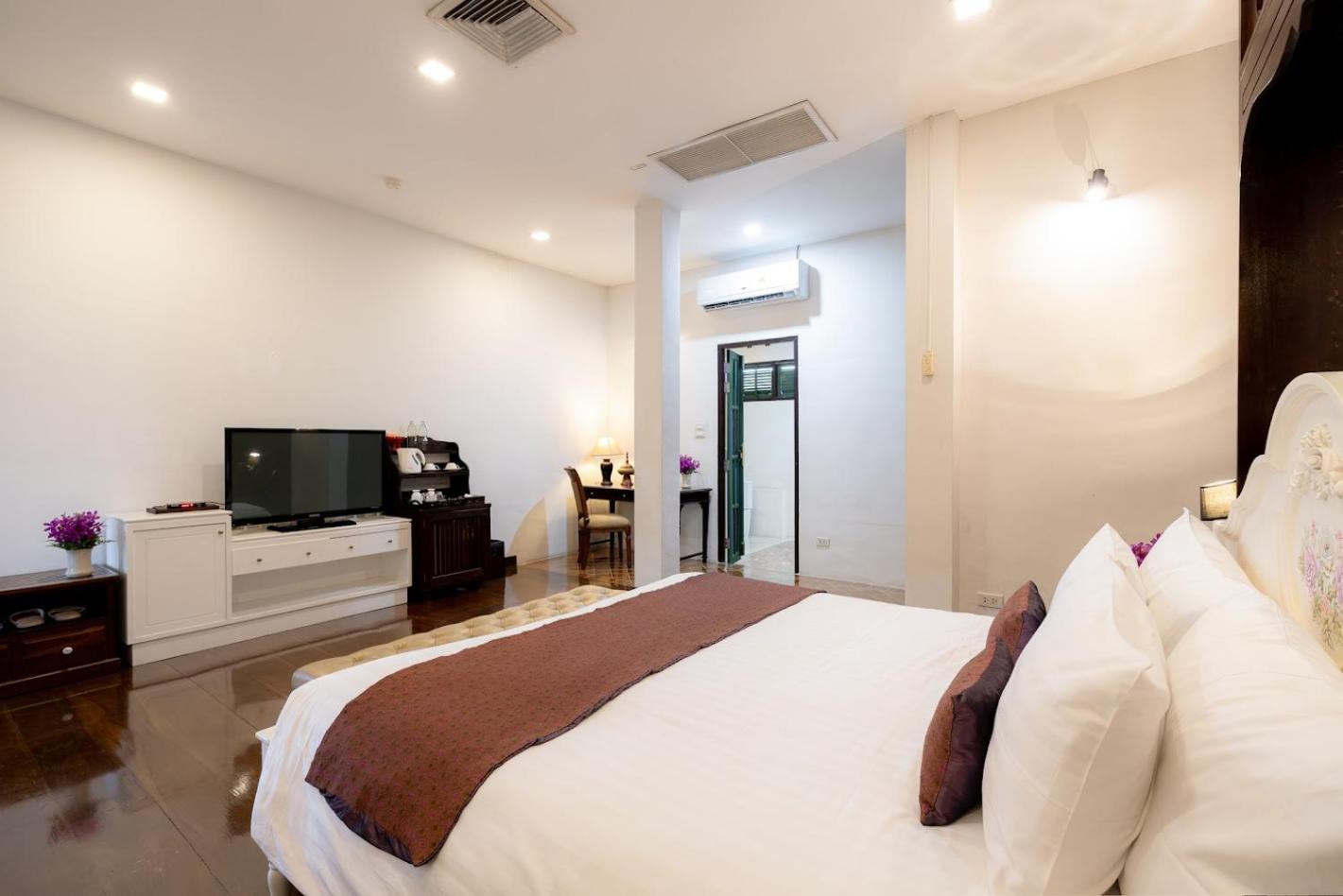 Queen Room