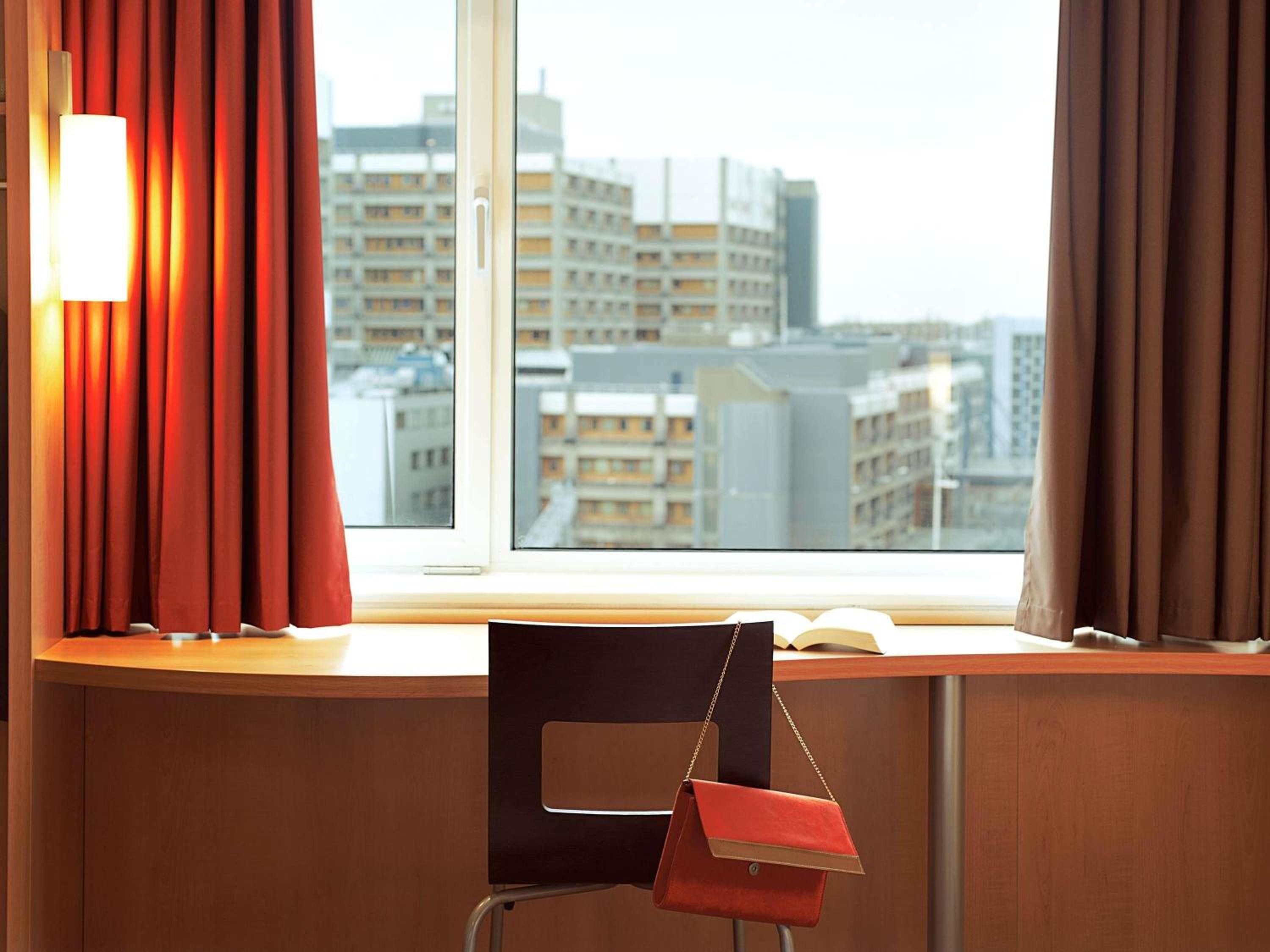 Basic Triple Room with Three Single Beds - Photo 10
