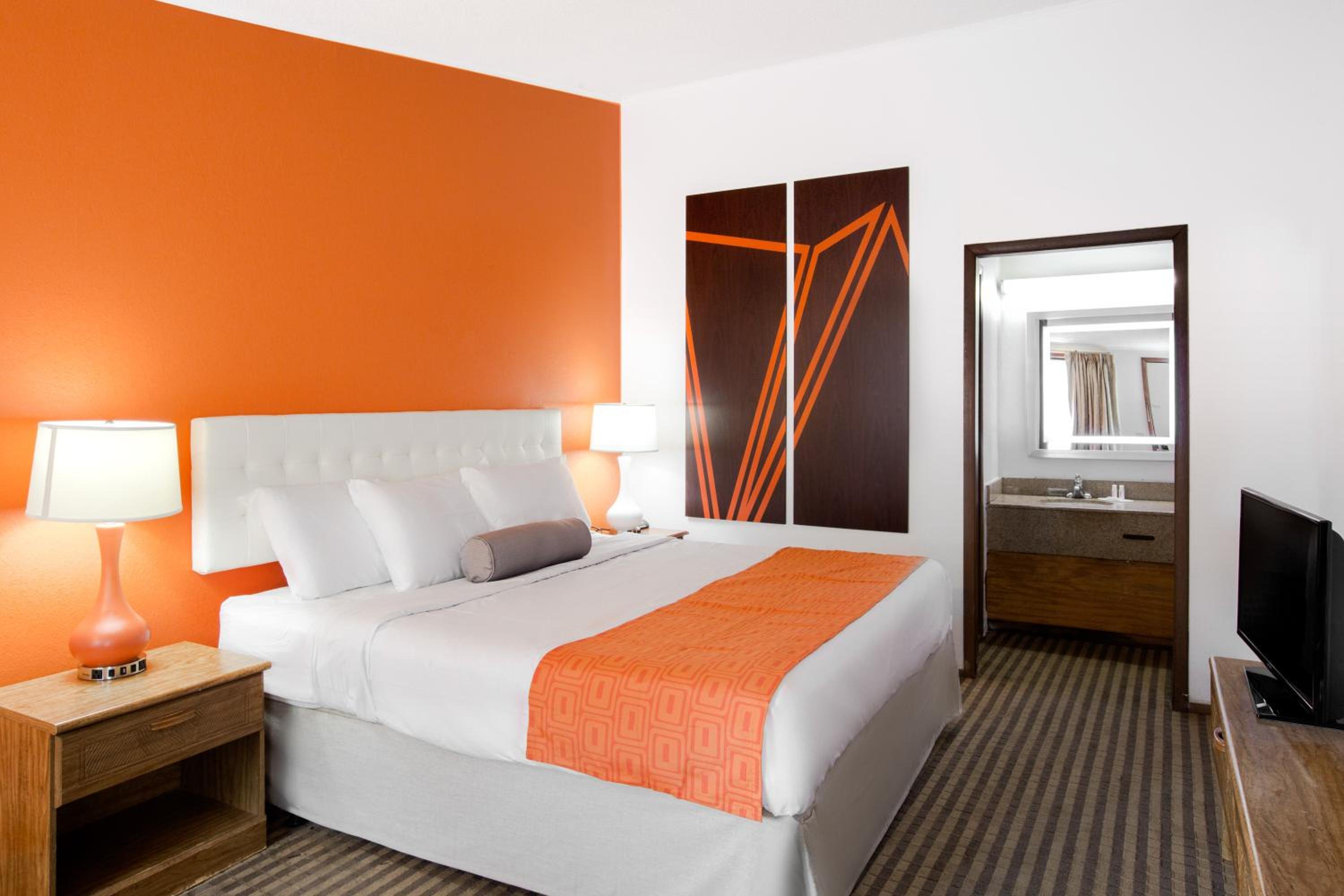 King Room - Non-Smoking - Photo 1