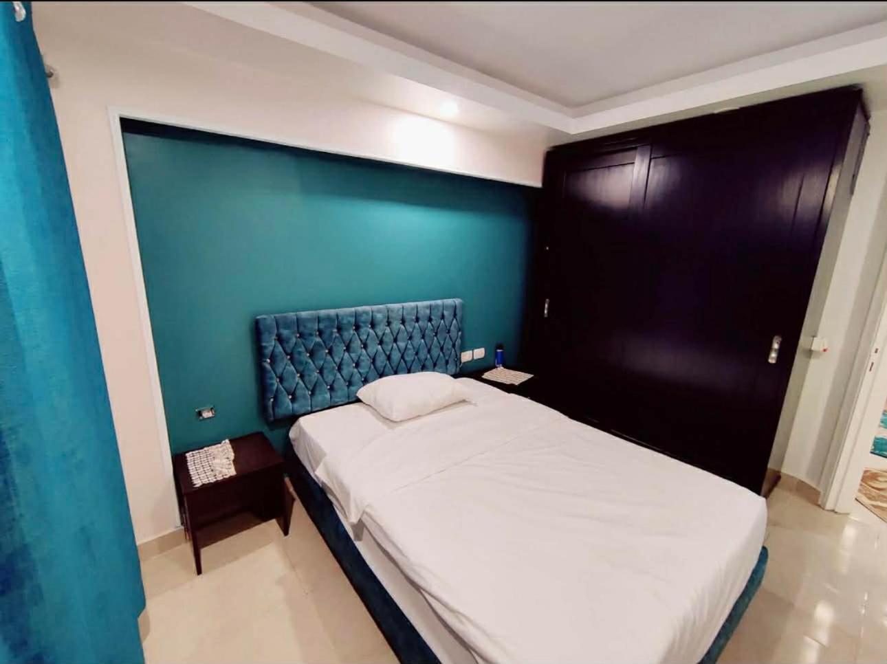 Deluxe Two-Bedroom Apartment with Garden View photo 2