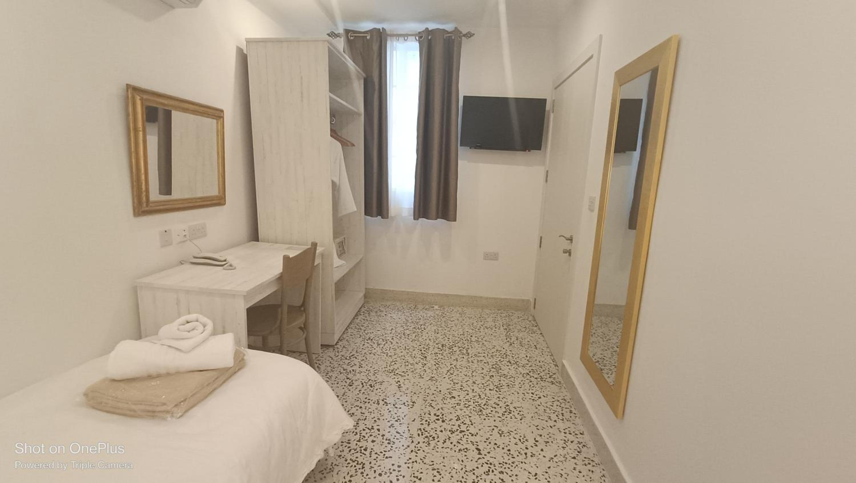 Budget Twin Room photo 2