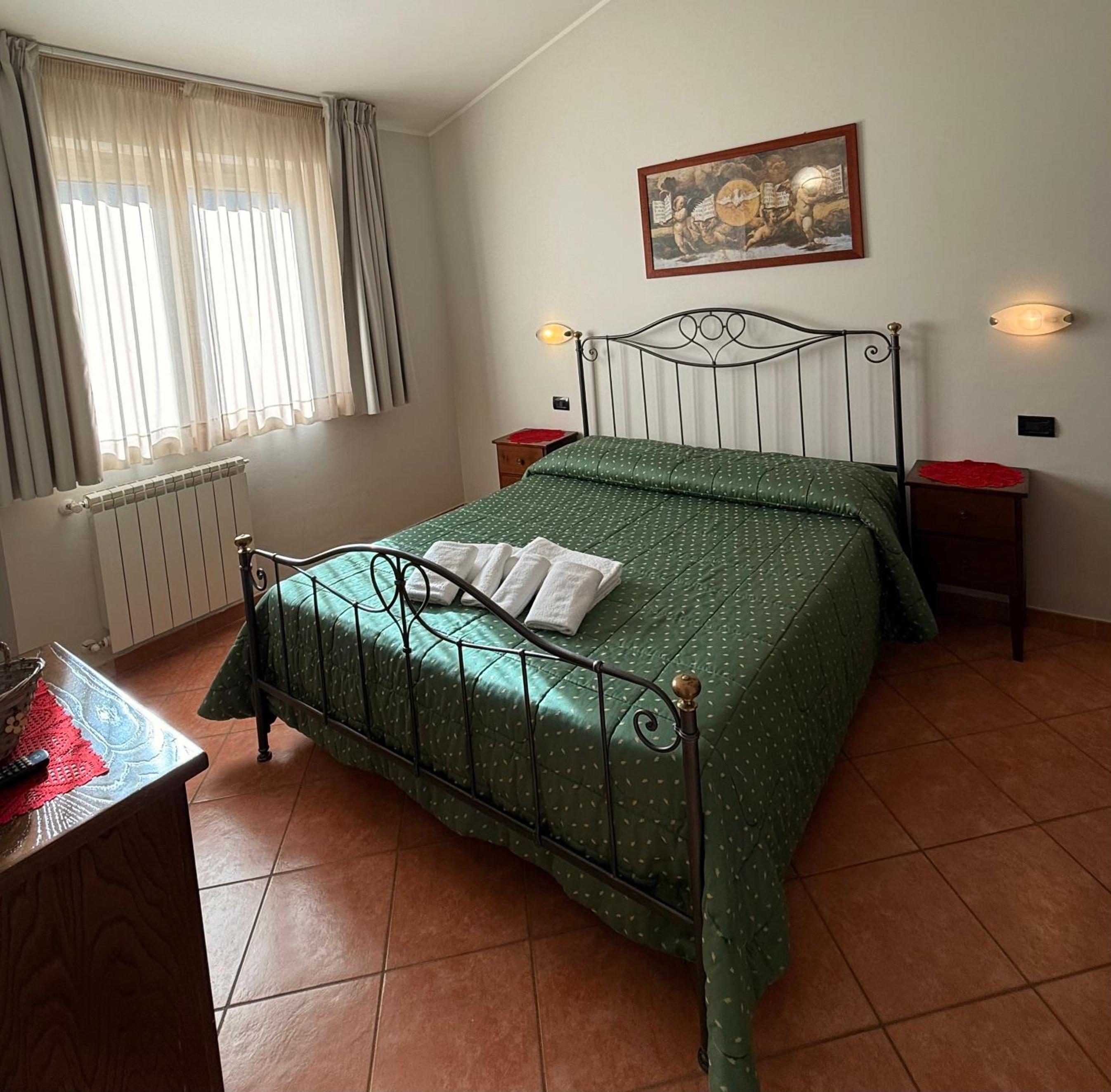 Two-Bedroom Apartment with Garden View - Photo 2