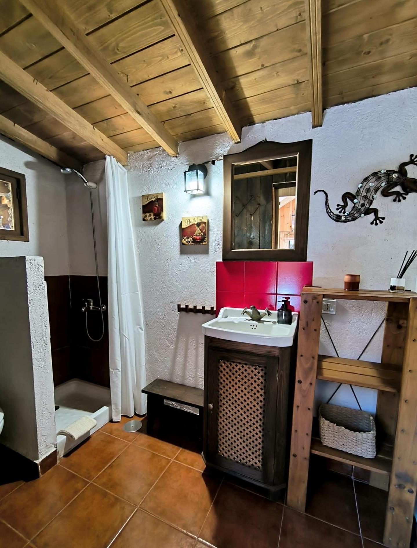 One-Bedroom House photo 3