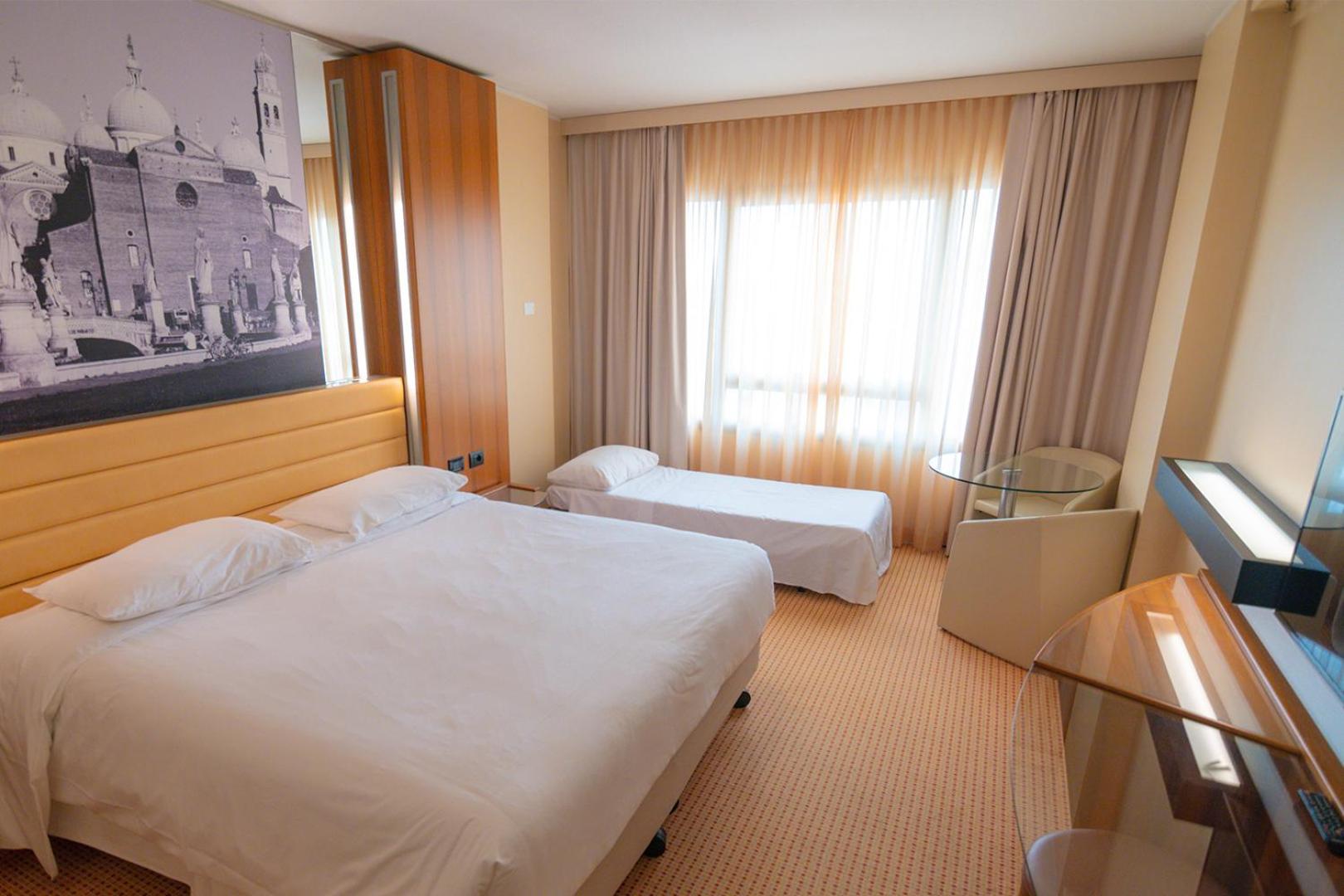 Classic Queen Room