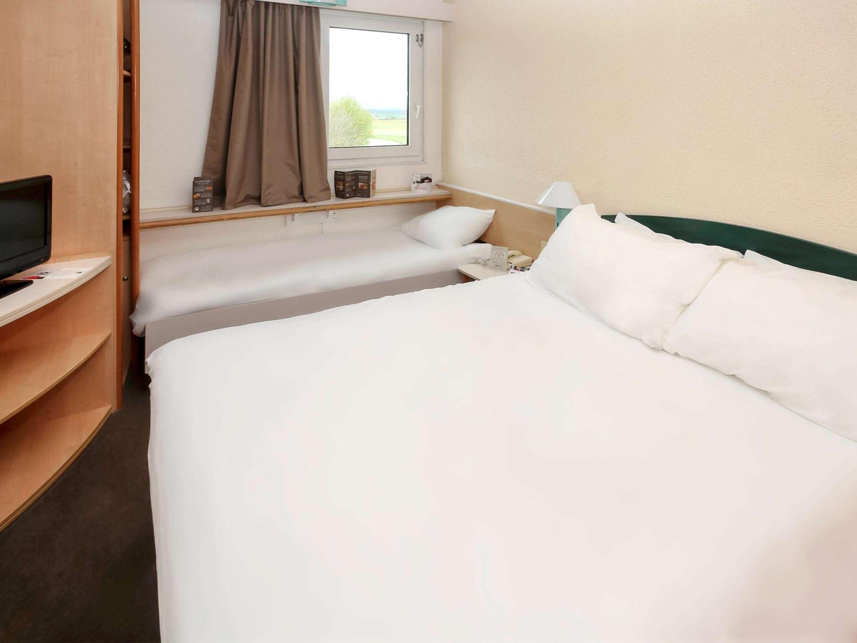 Double Room with Extra Bed photo 2