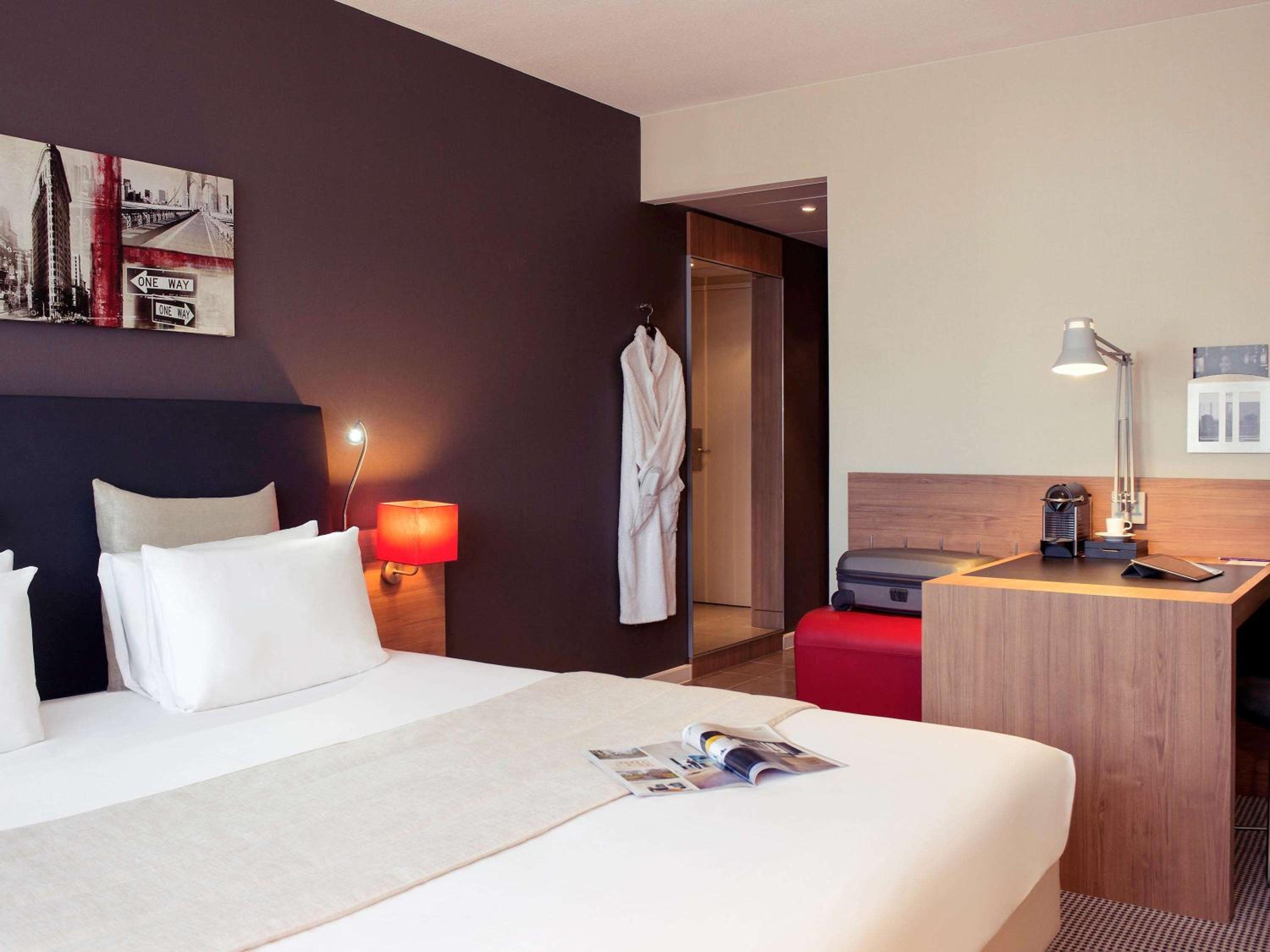 TRIBE MAX Double Room with Sleeper Chair - Photo 4