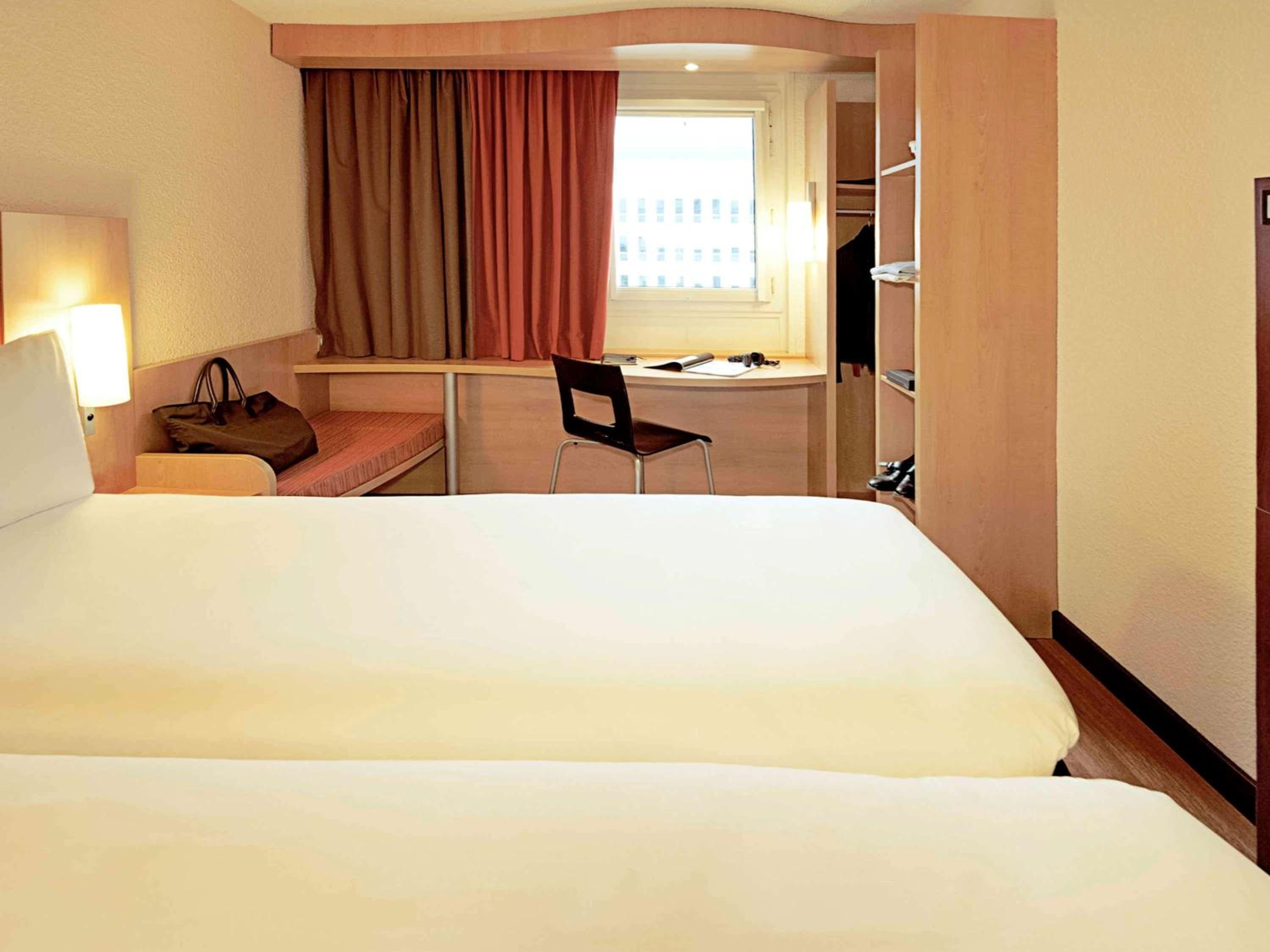 Standard Room With Twin Beds