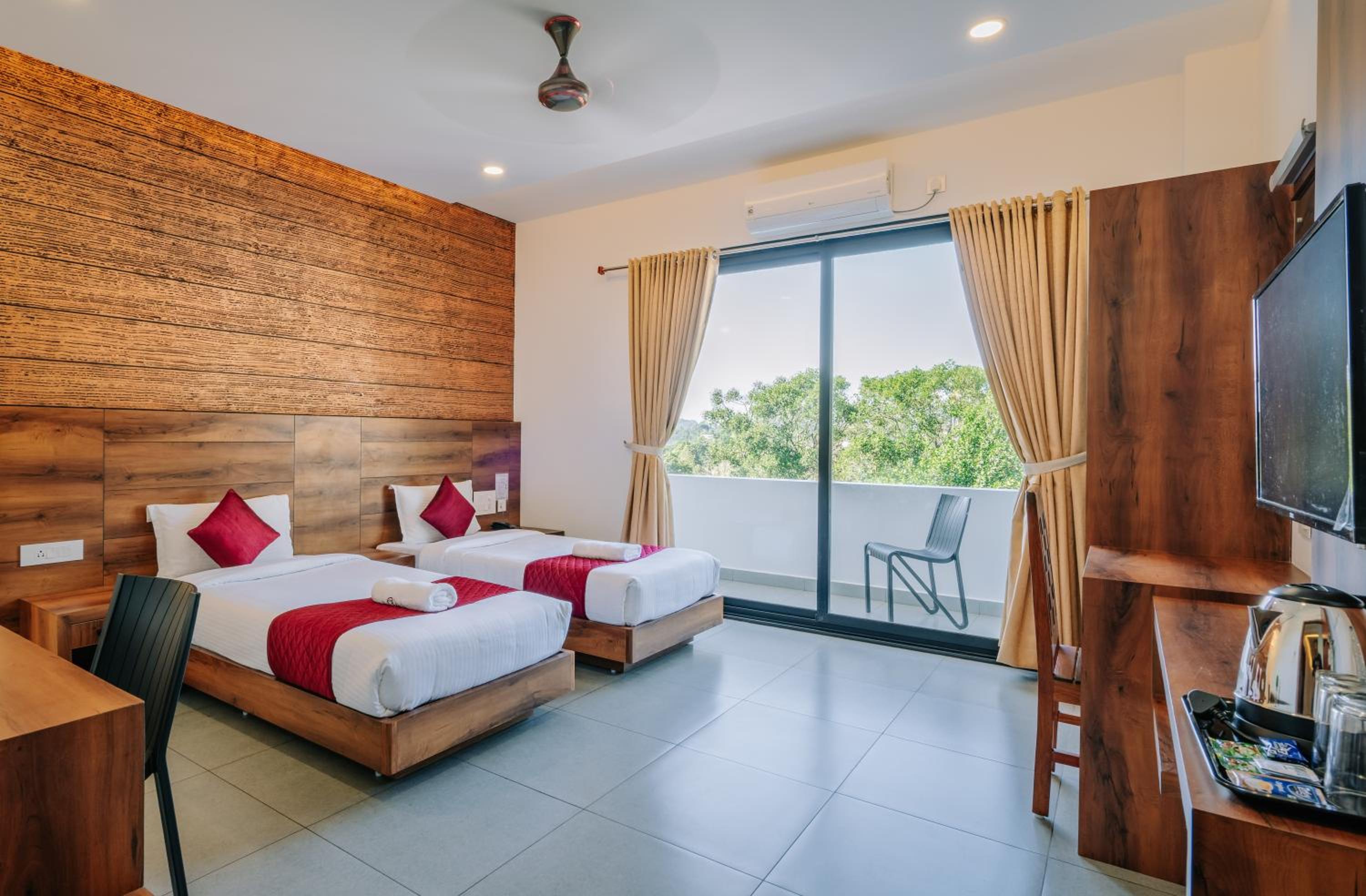 Twin Room with Balcony