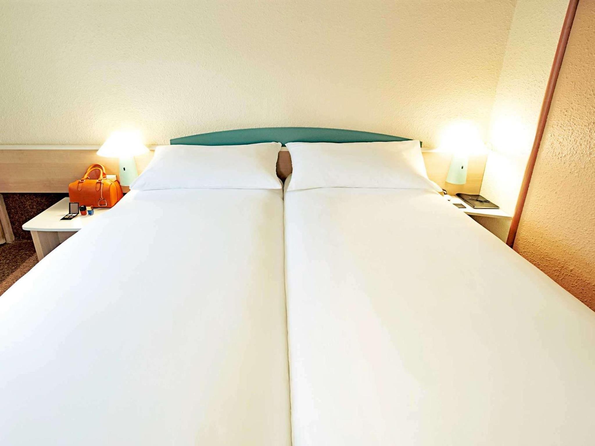 Twin Room - Photo 2