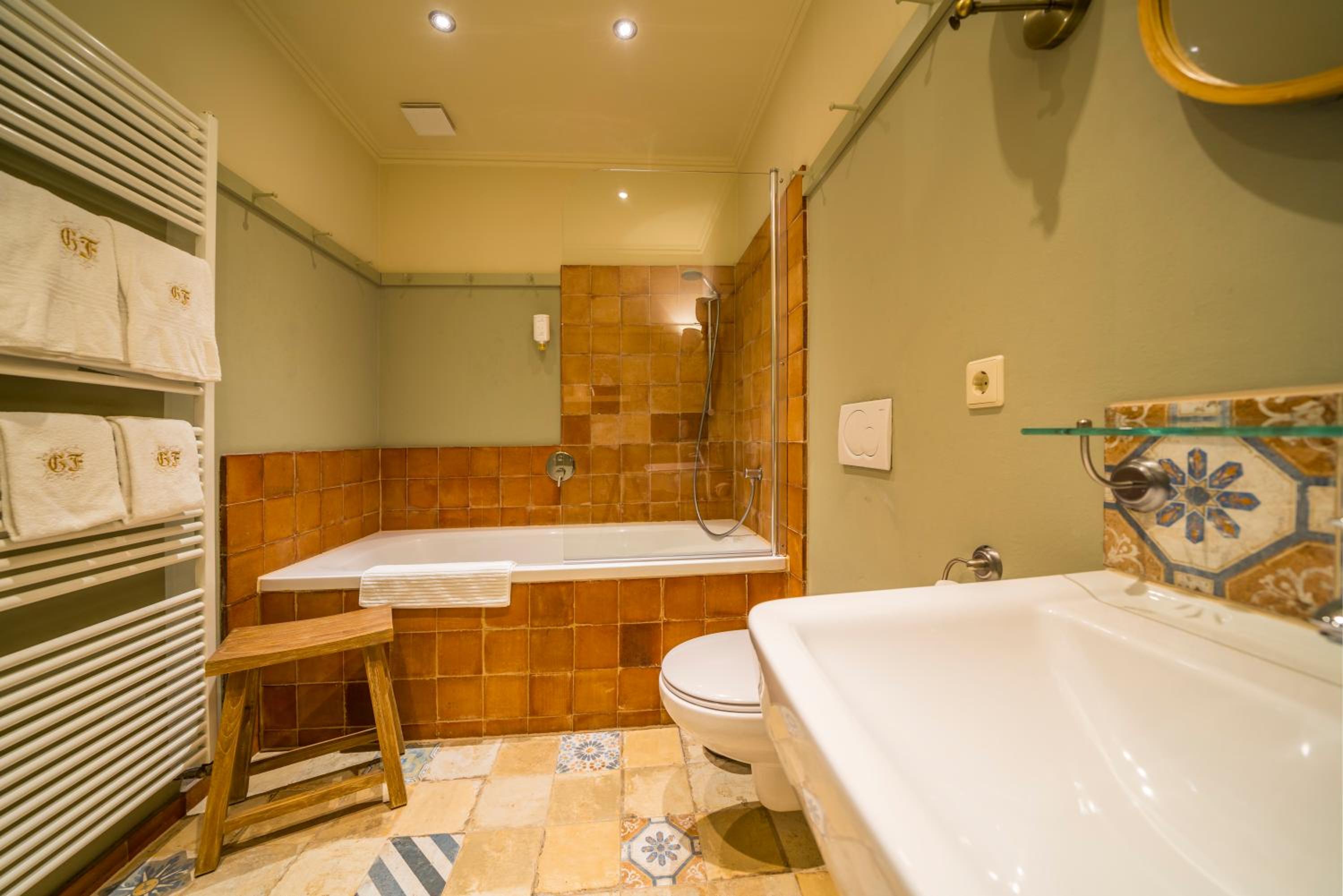 Queen Room with Spa Bath photo 3