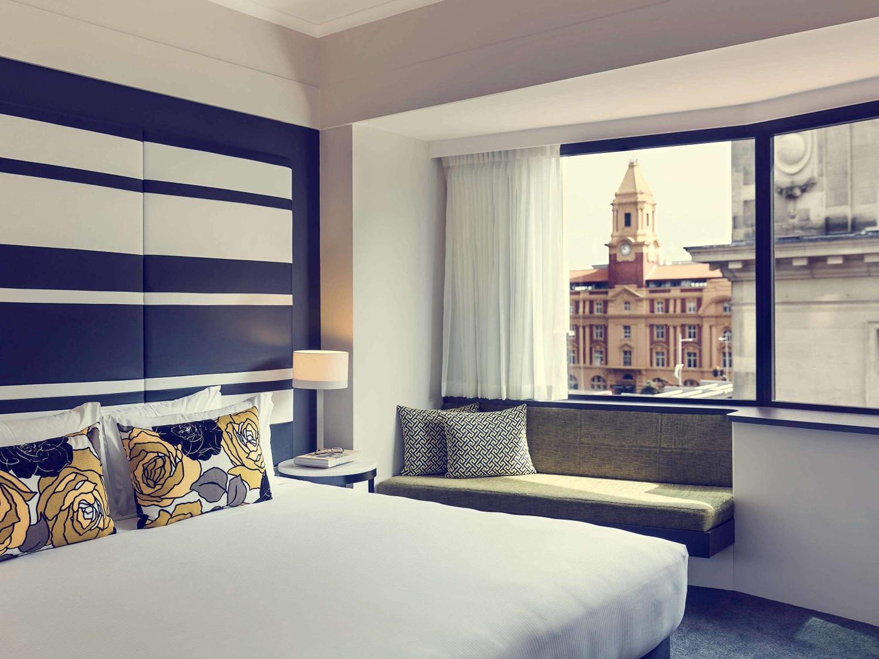 Superior King Room - City side