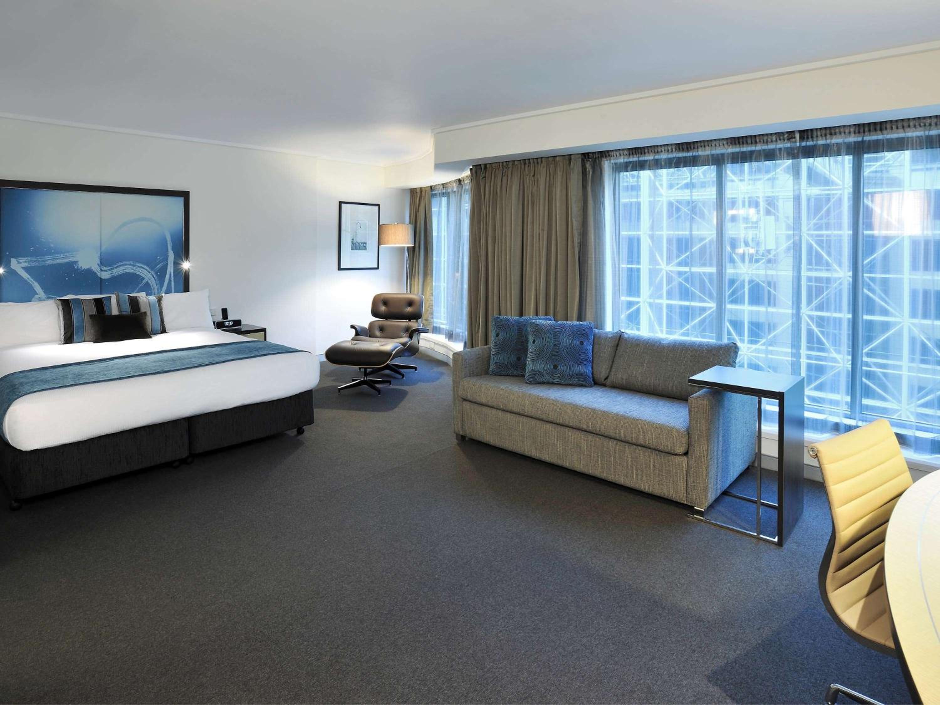 Junior Suite with King Bed - Photo 7