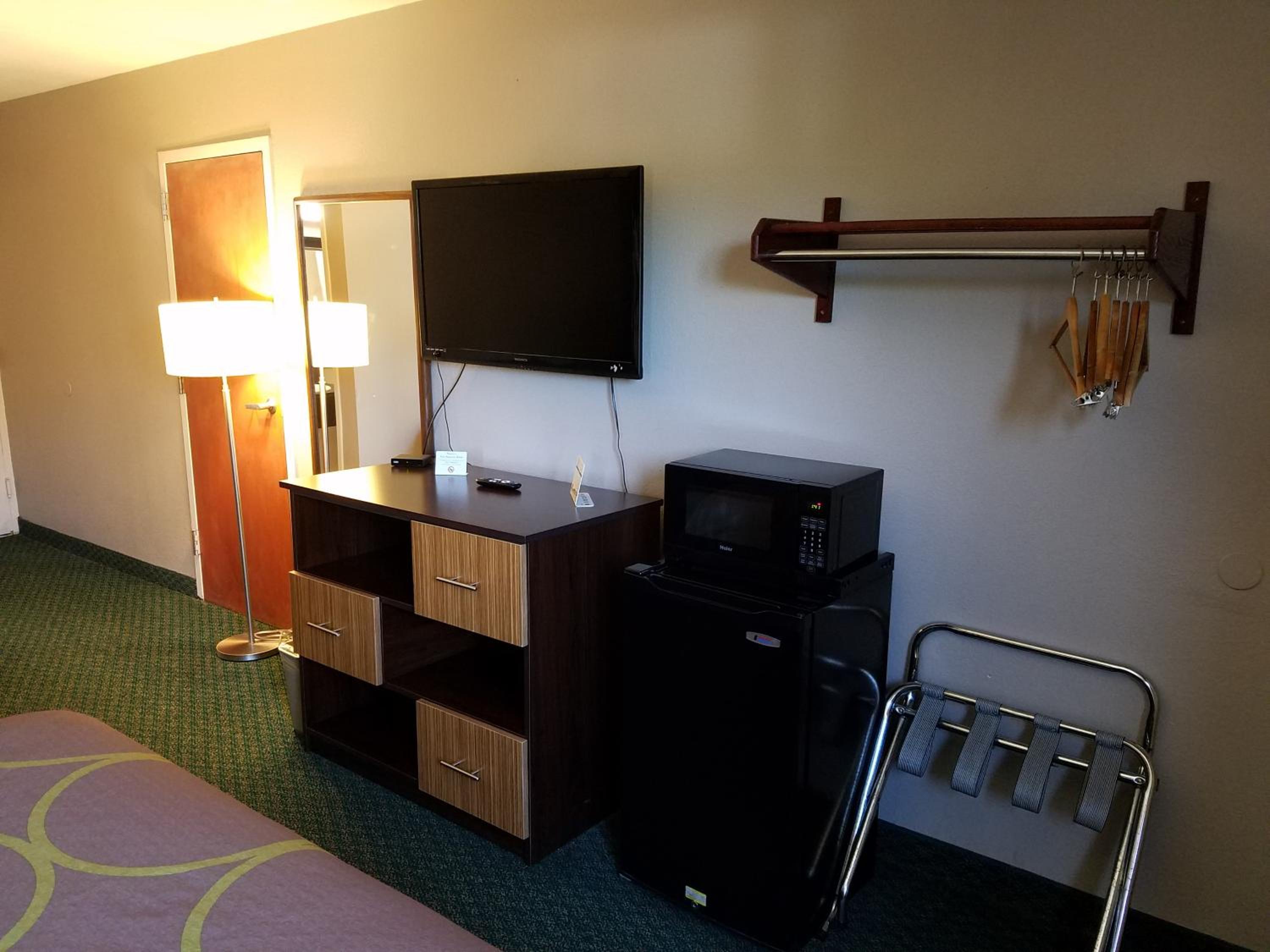 Deluxe Double Room with Two Double Beds - Non-Smoking - Photo 1