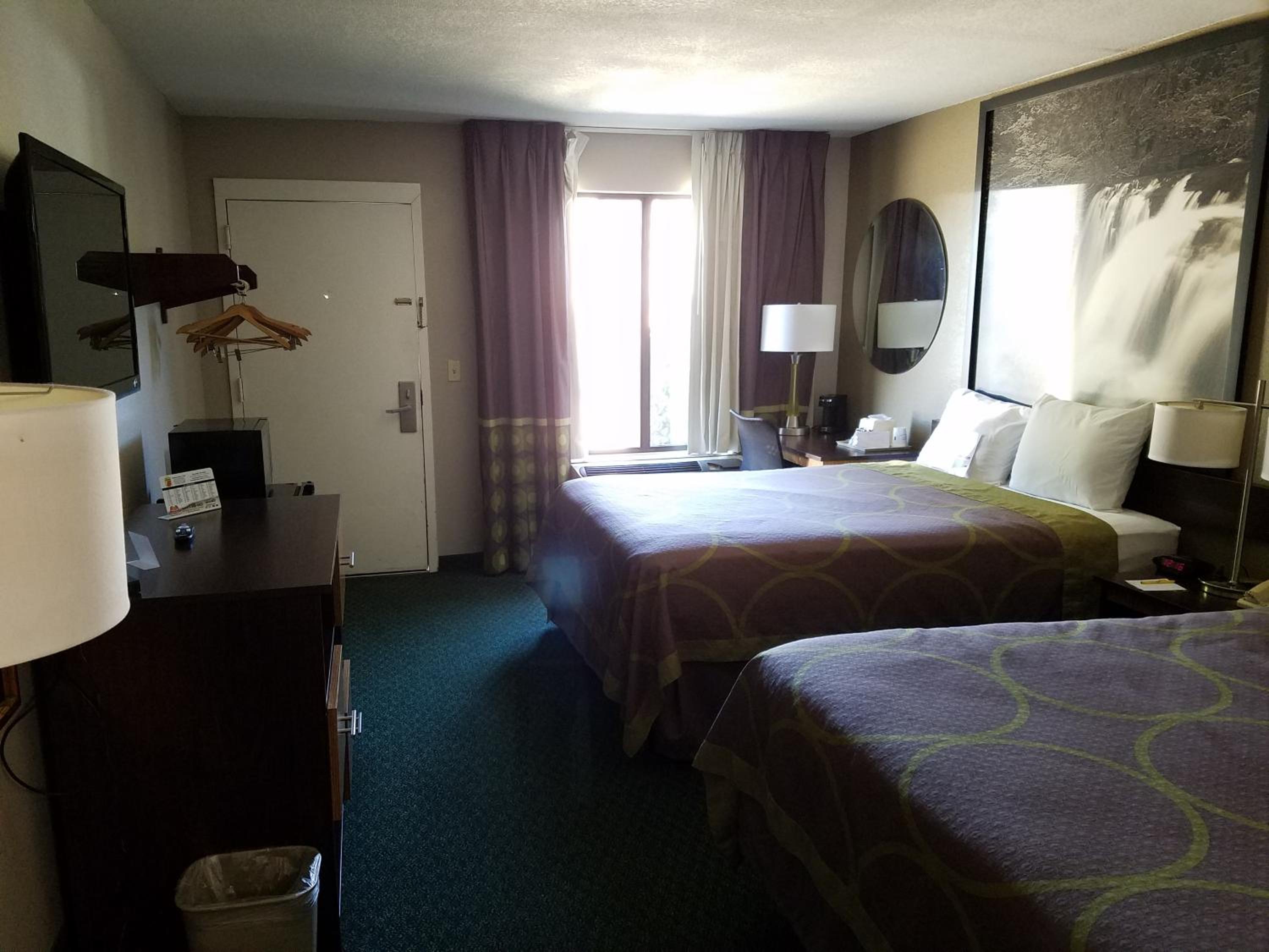 Deluxe Double Room with Two Double Beds - Non-Smoking - Photo 4