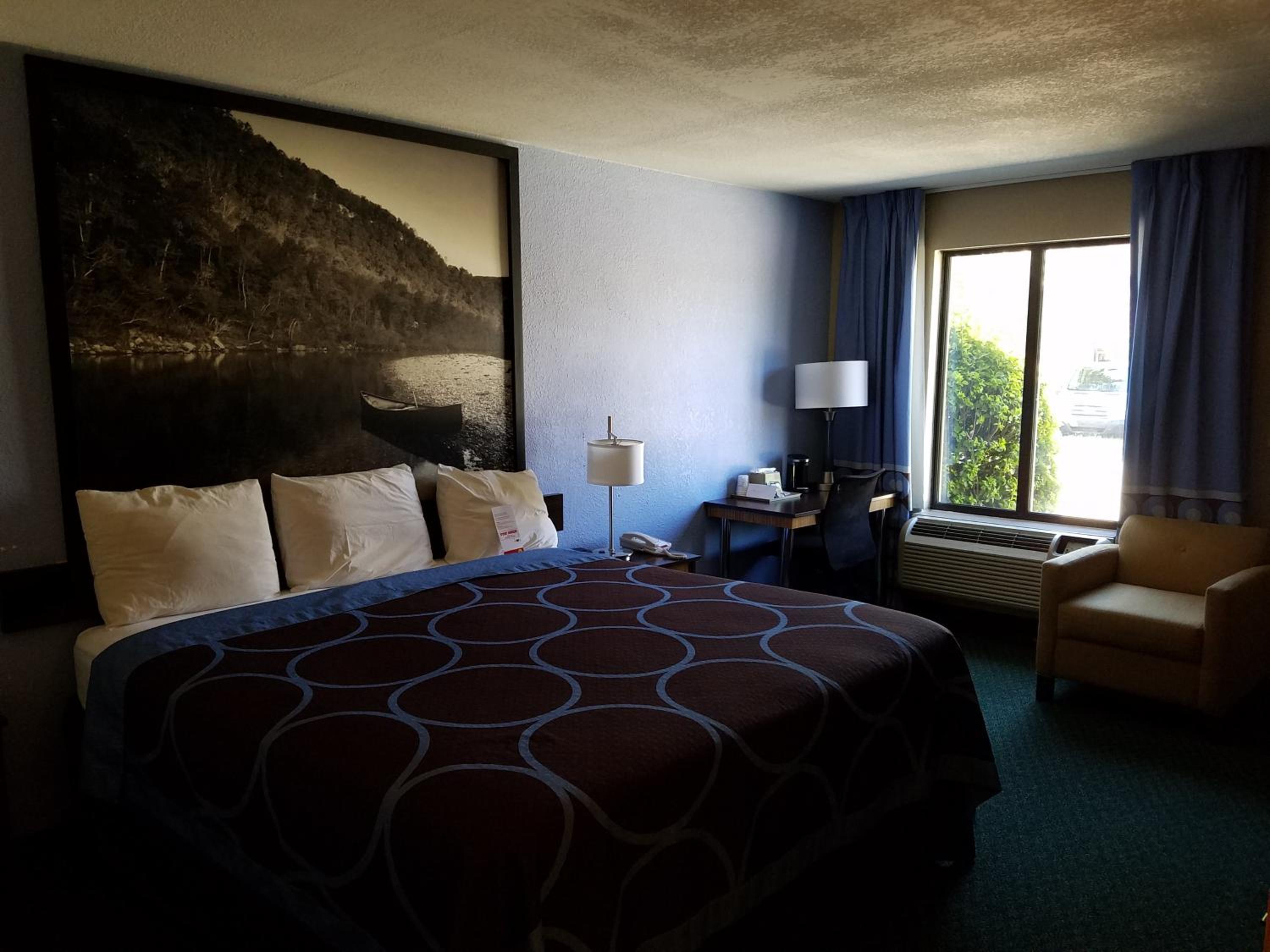King Room - Non-Smoking - Photo 3
