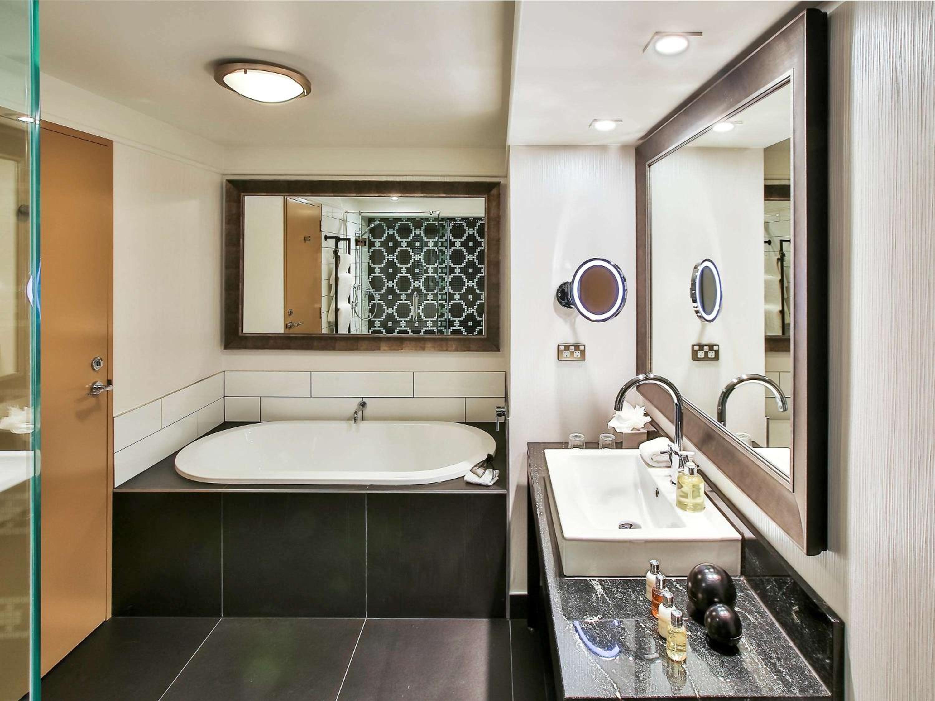 One-Bedroom King Suite - Photo 12