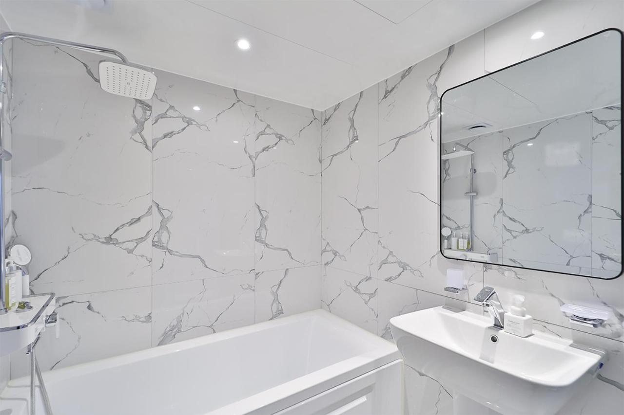 Suite with Terrace - Photo 7