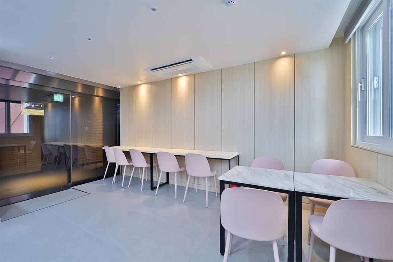 Suite with Terrace - Photo 11