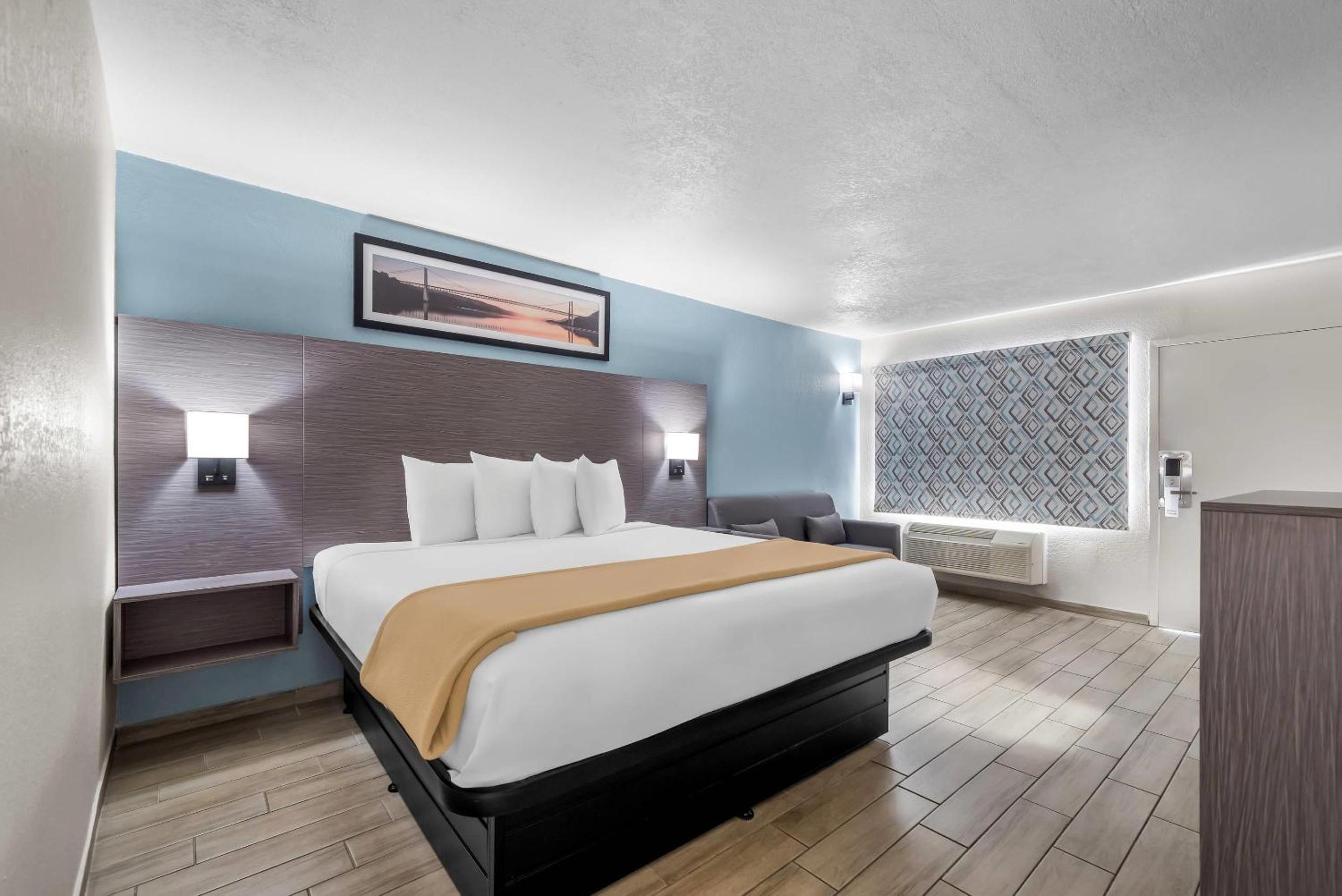 King Room - Non-Smoking photo 1