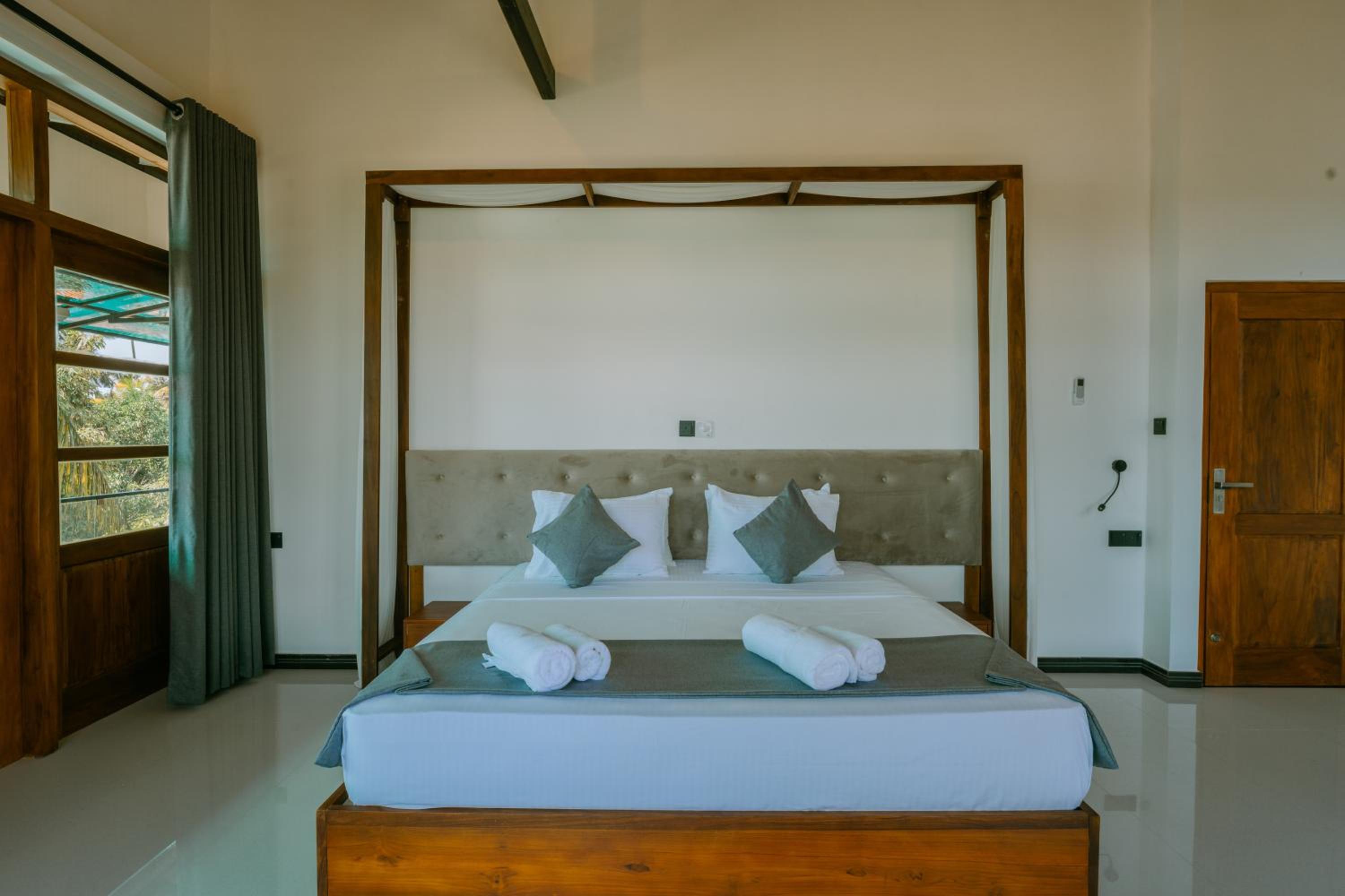 Three-Bedroom Apartment with View photo 1
