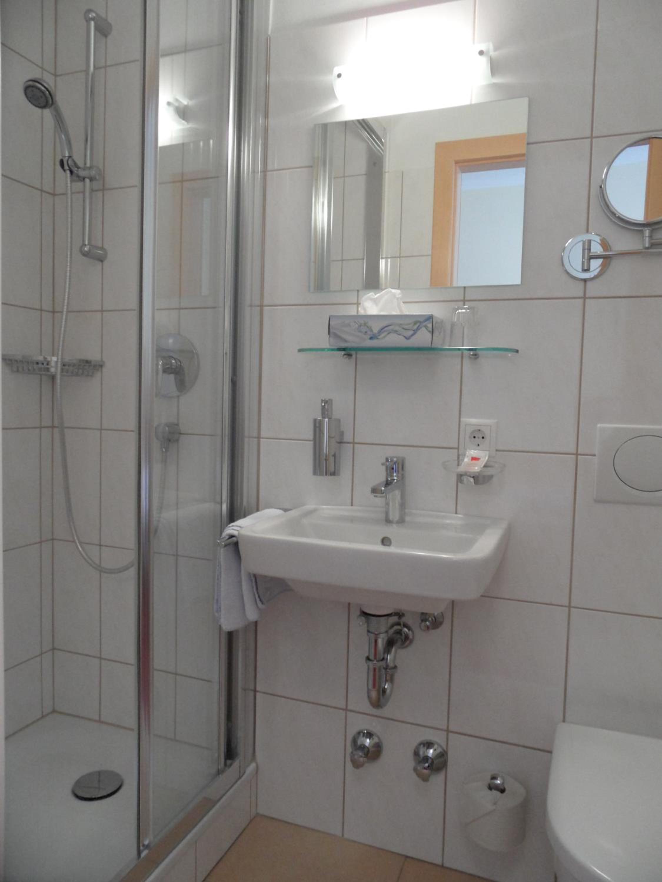 Small Single Room photo 3
