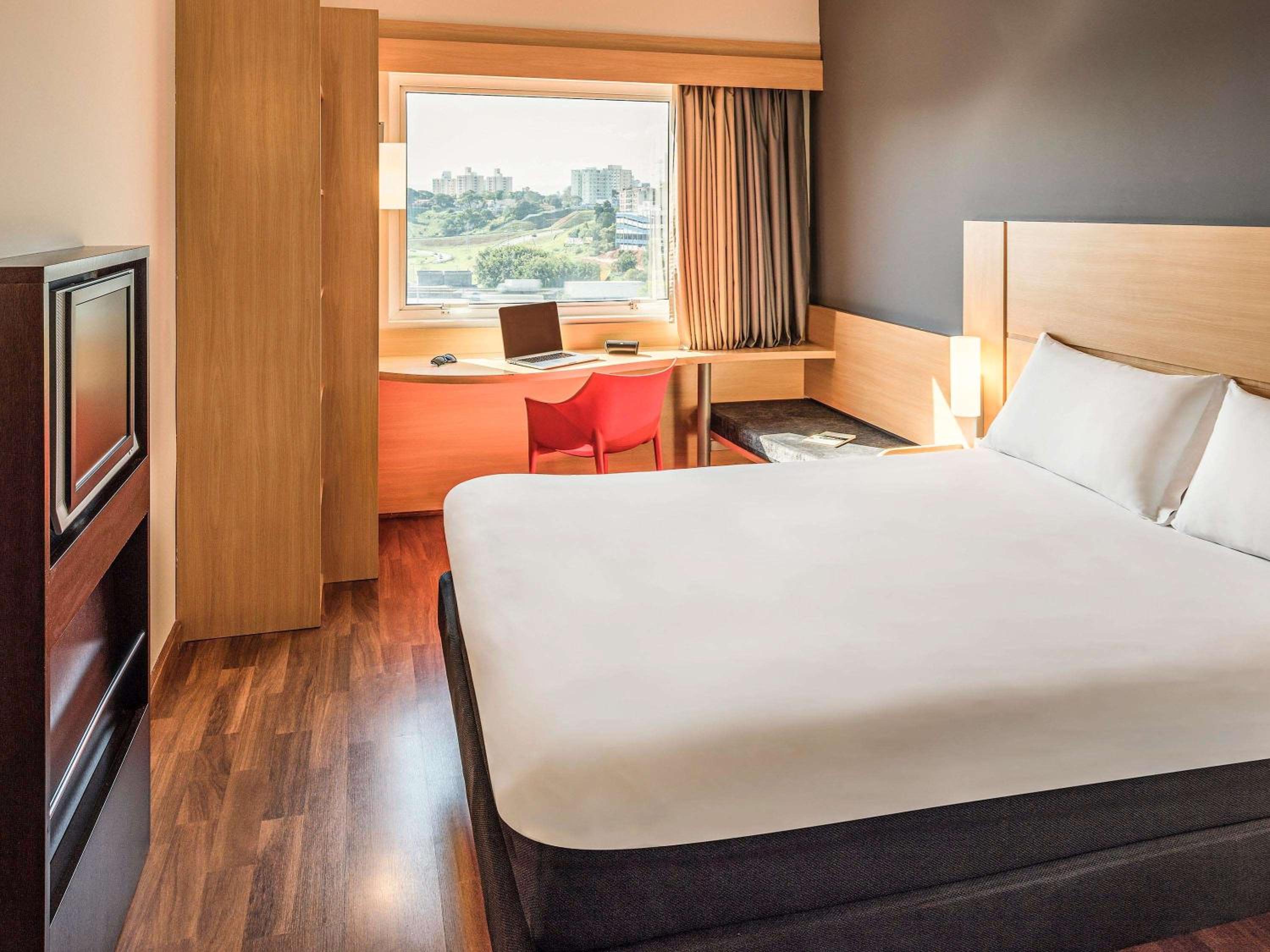 Standard Room with 1 Queen Bed photo 2