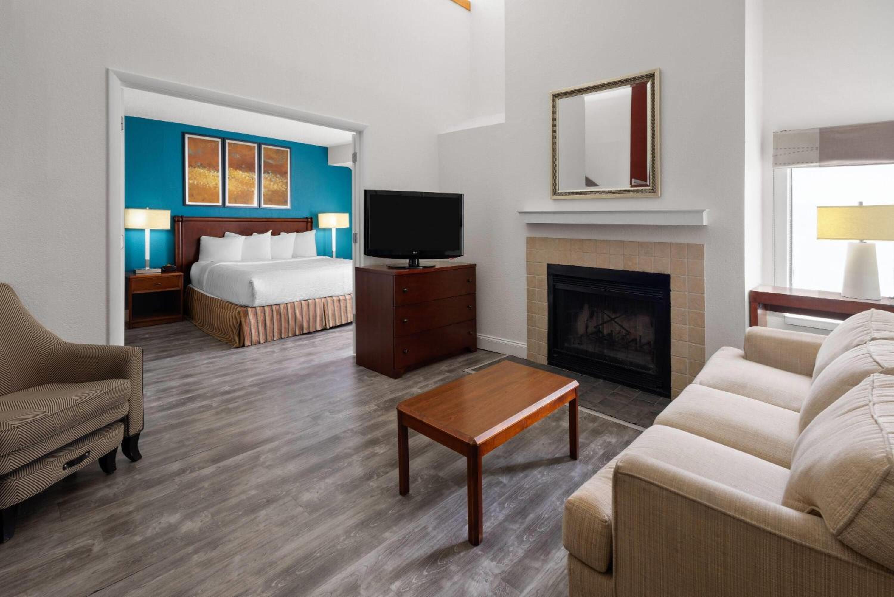 Loft Suite with King and Two Queen Beds - Non-Smoking