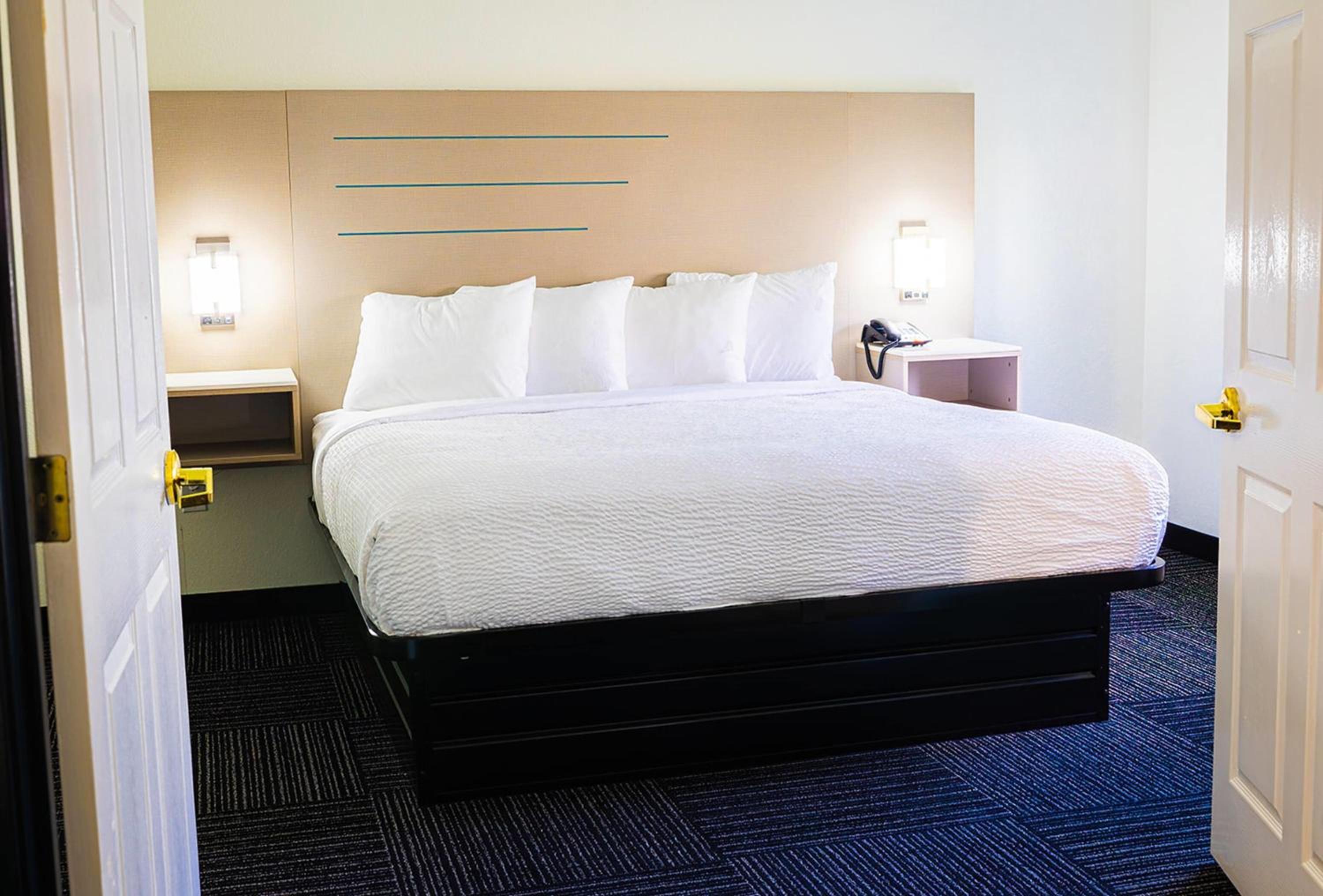 King Room with Two King Beds and Single Sofa Bed - Non-Smoking - Photo 1