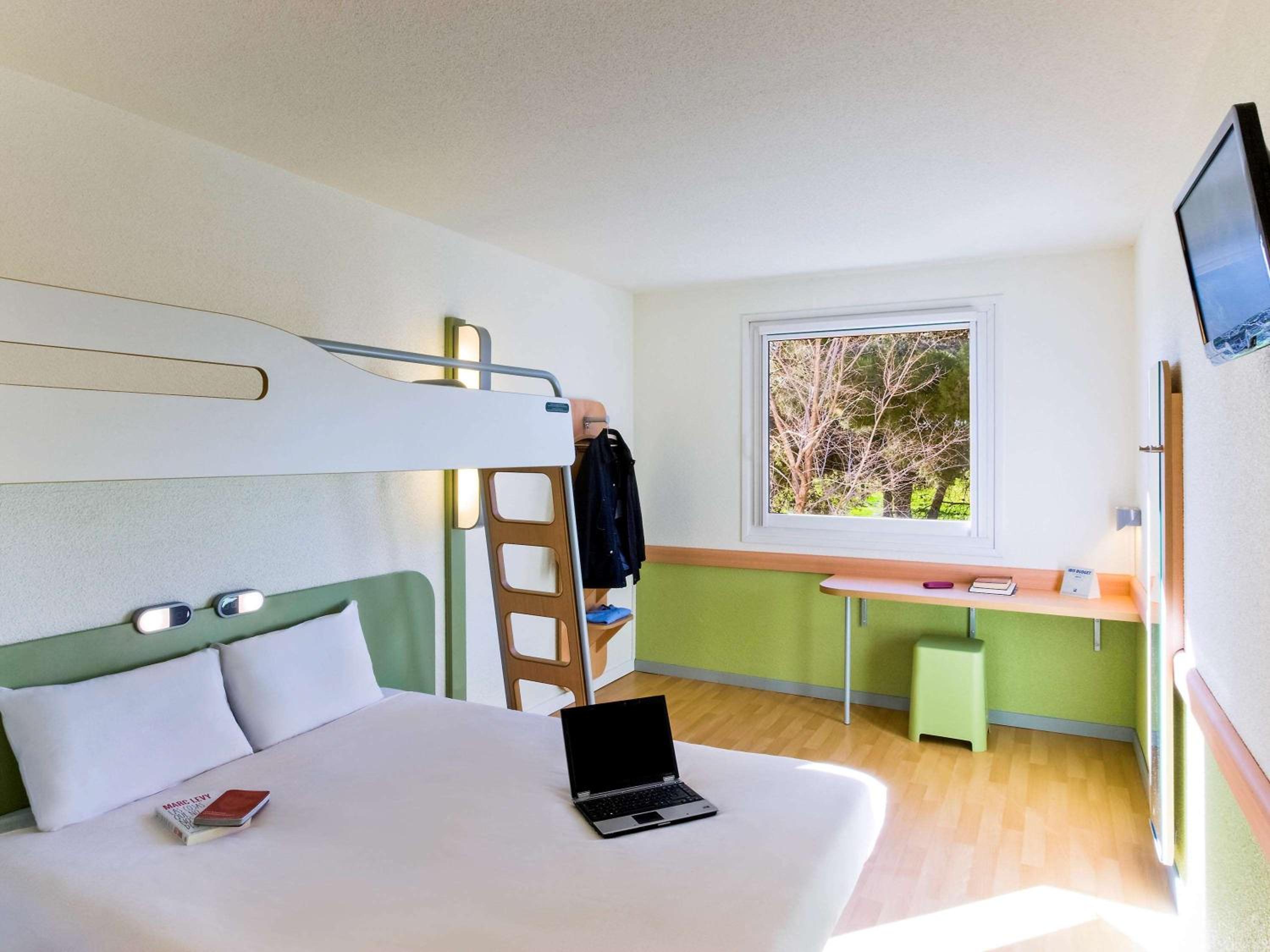 Standard Room with 2 Single Beds - Photo 3
