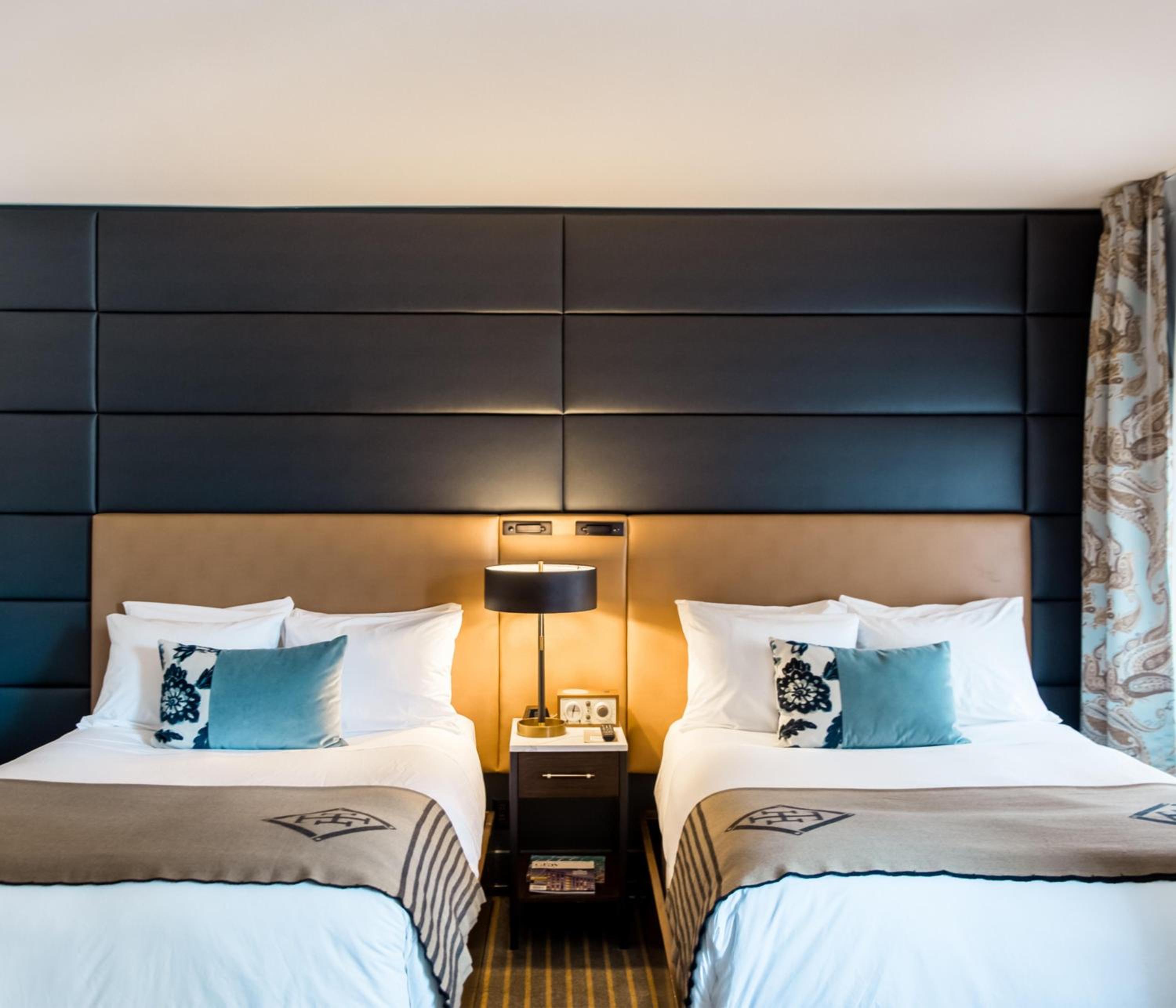 Deluxe Room with Two Double Beds and City View - Photo 2