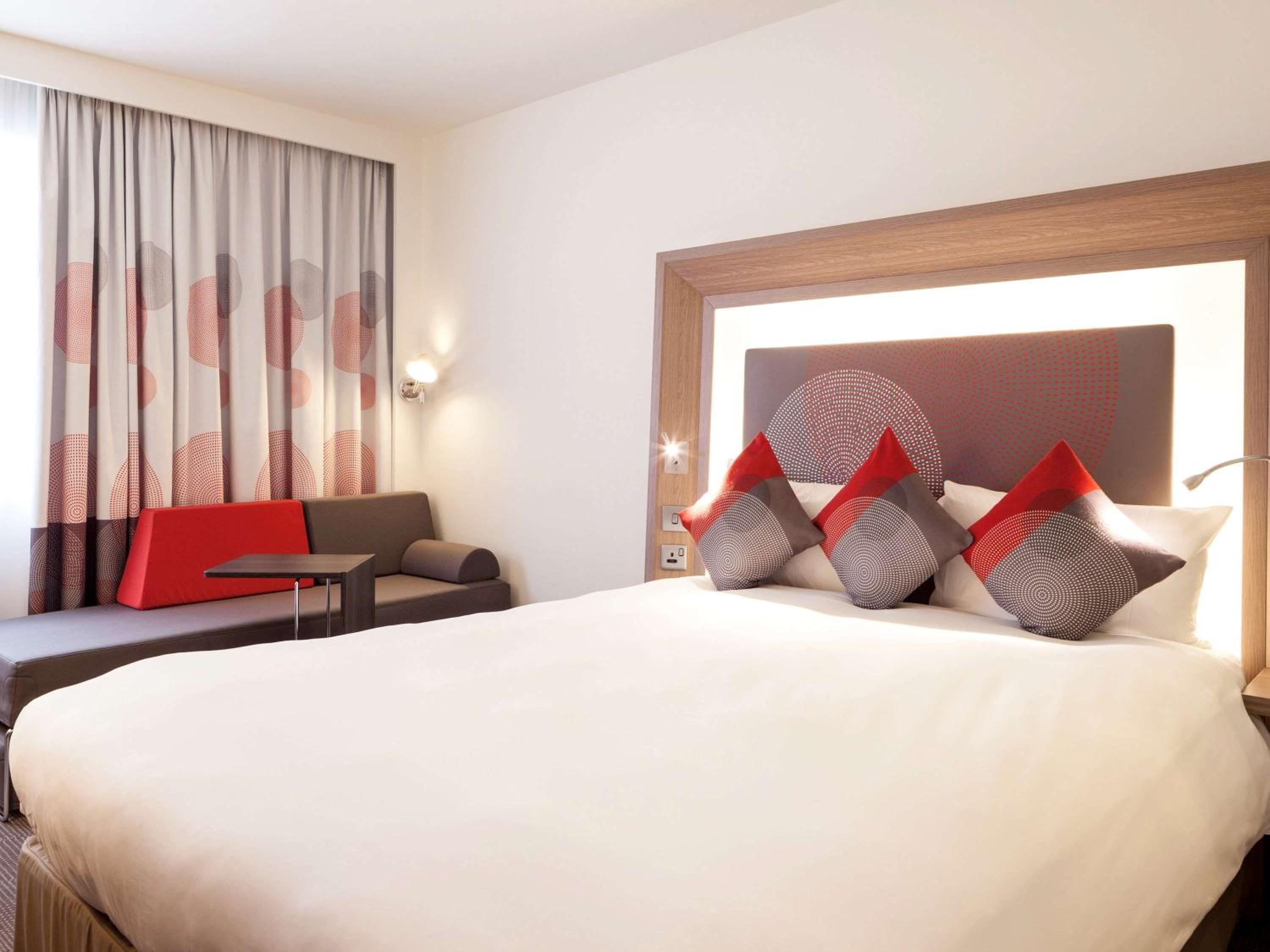Superior Premium Queen Room with One Queen Bed and One Double Sofa Bed photo 1