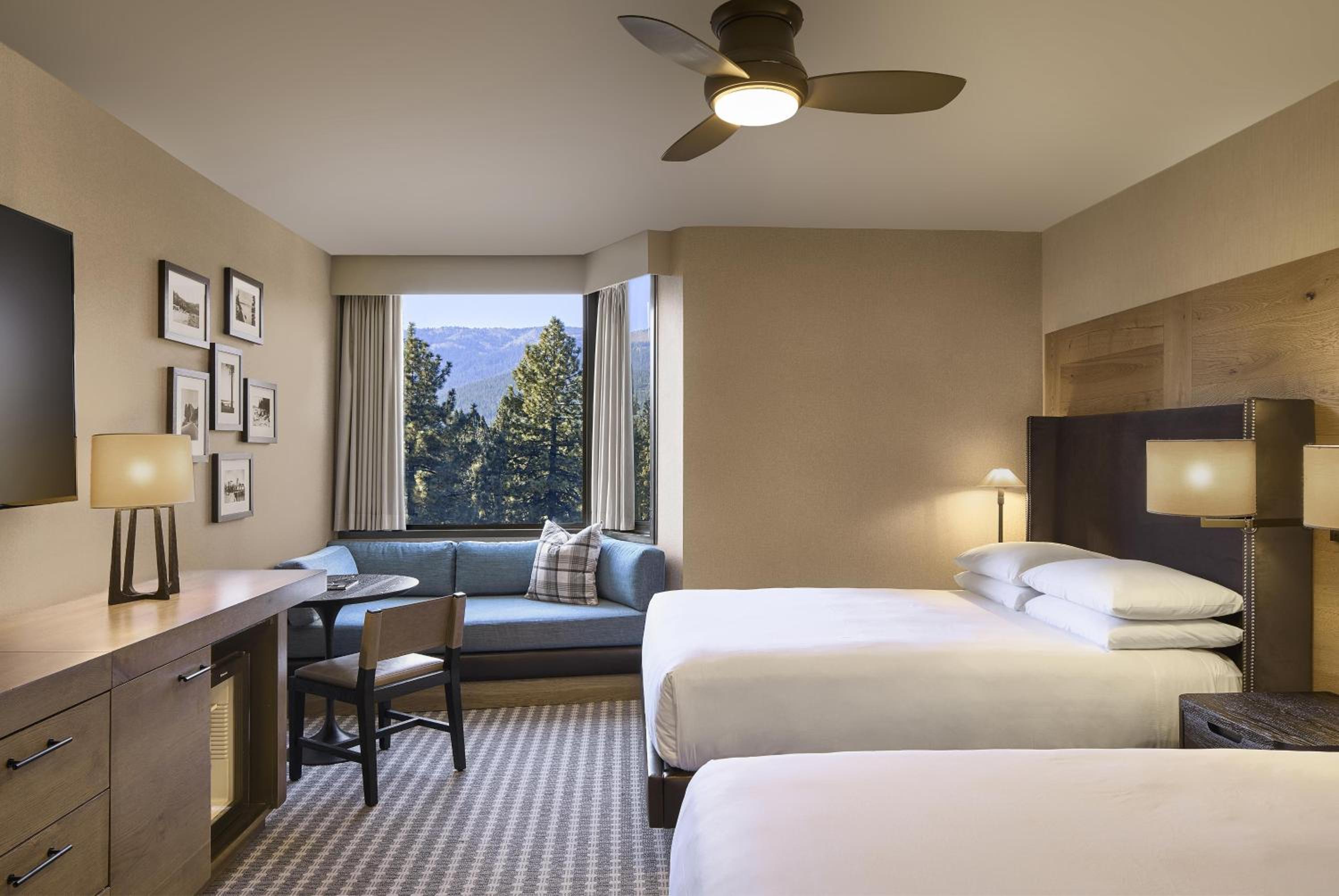 Queen Room with Two Queen Beds - Photo 2