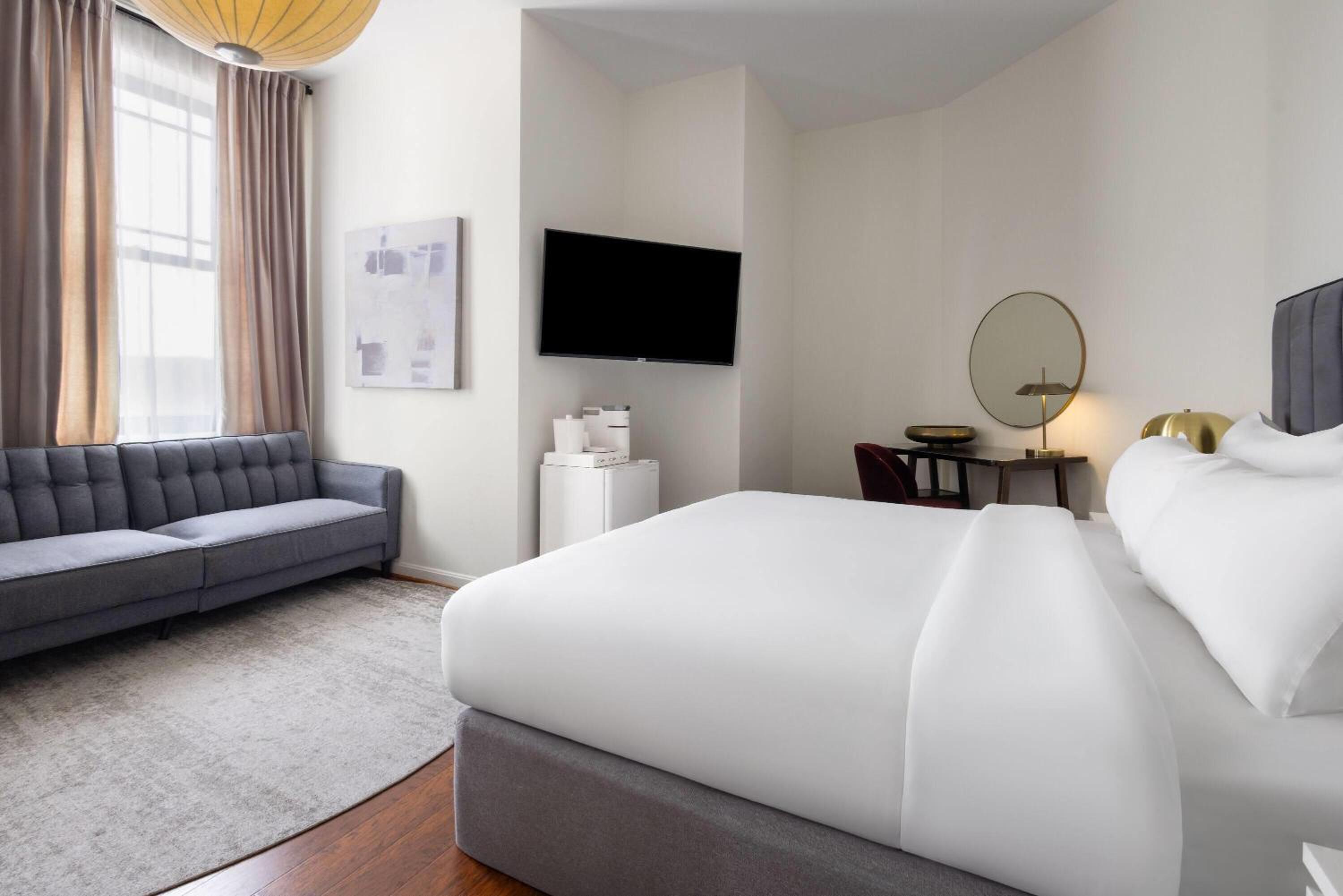 Deluxe King Room - Non-Smoking