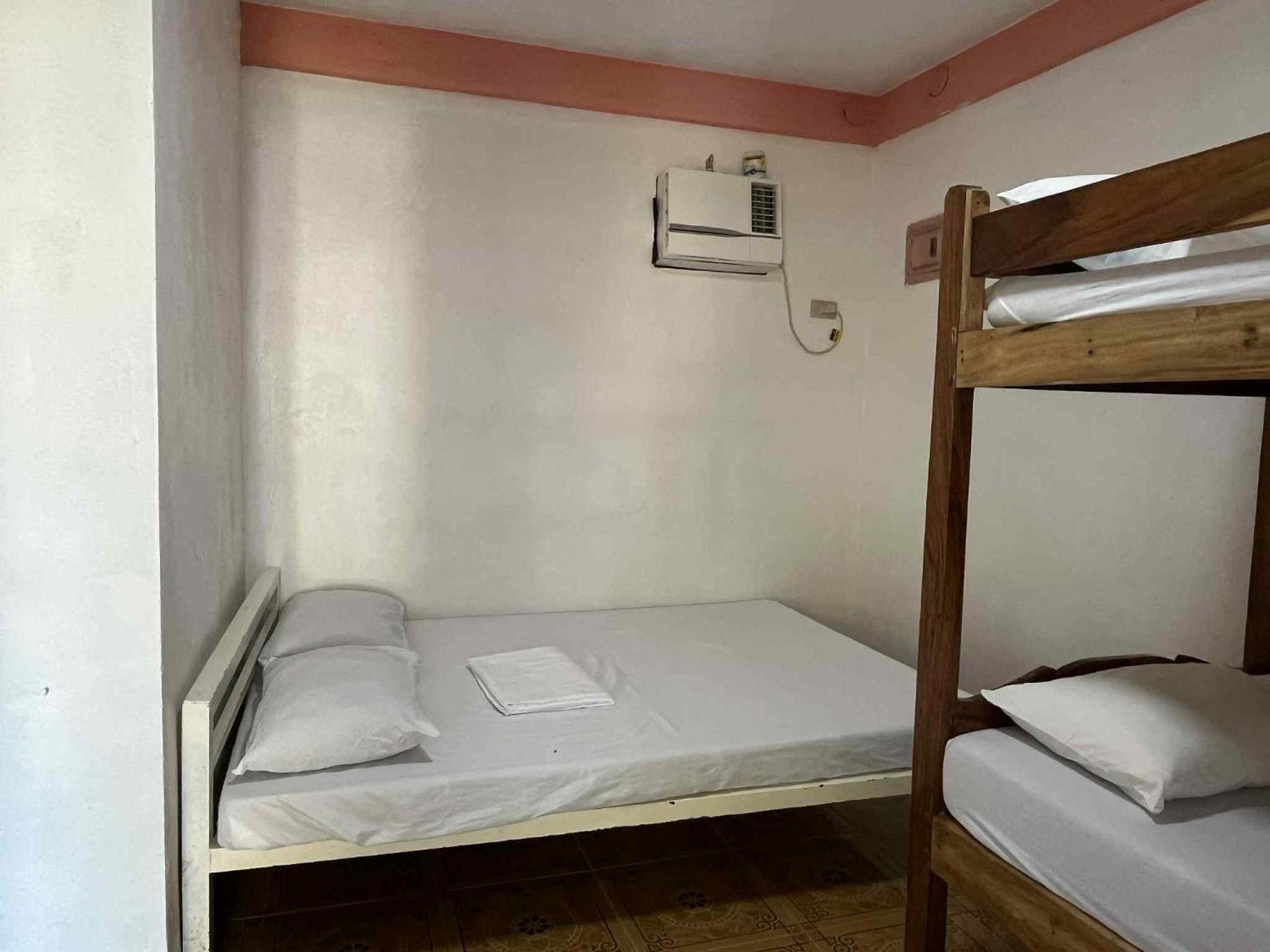 Budget Double Room - Photo 6