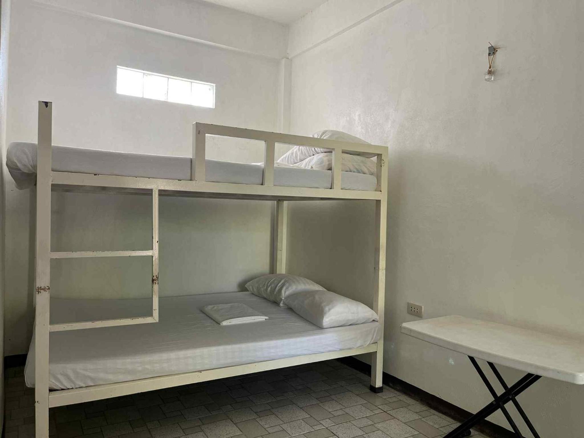 Budget Double Room - Photo 9