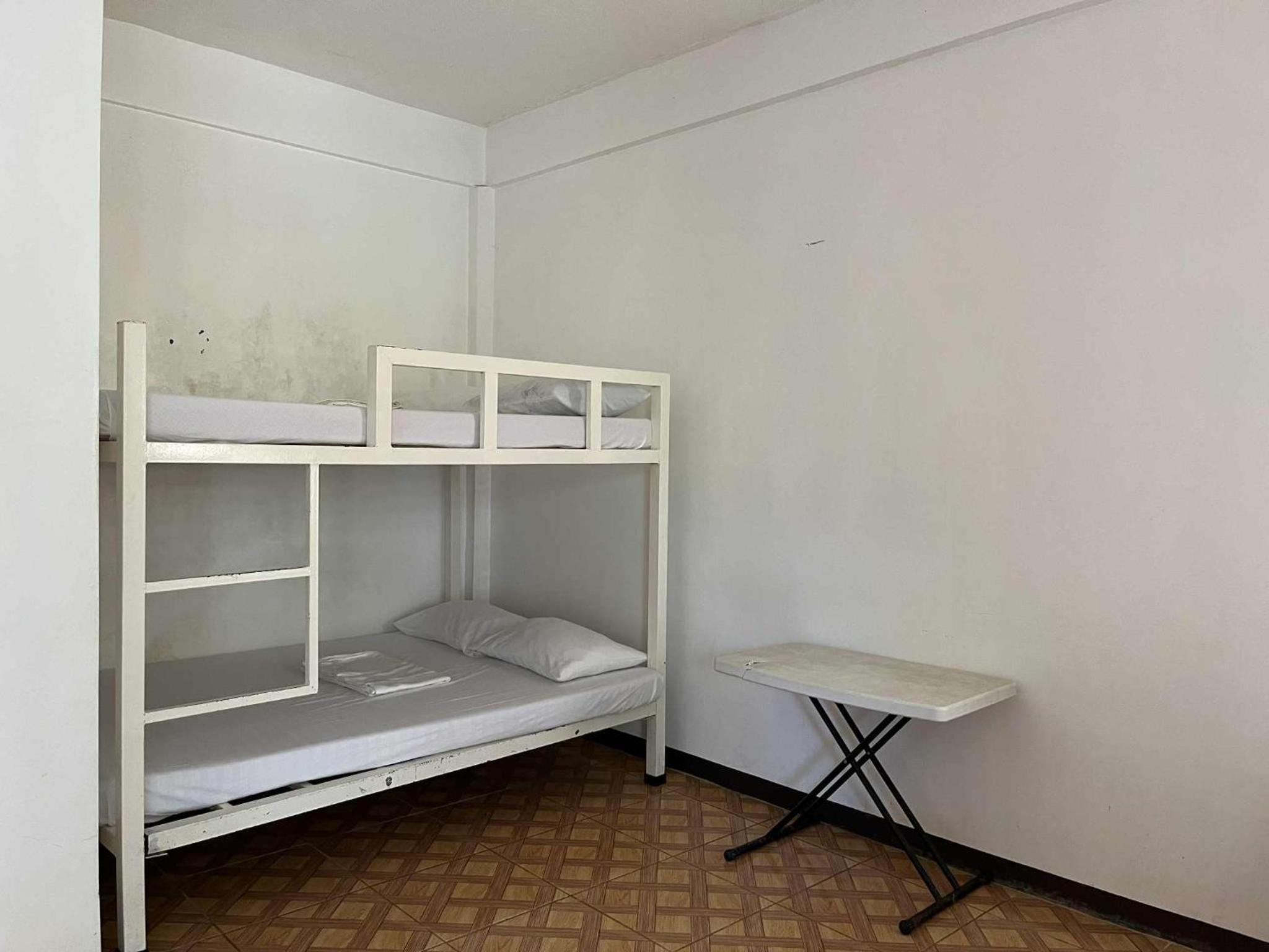 Budget Double Room - Photo 10