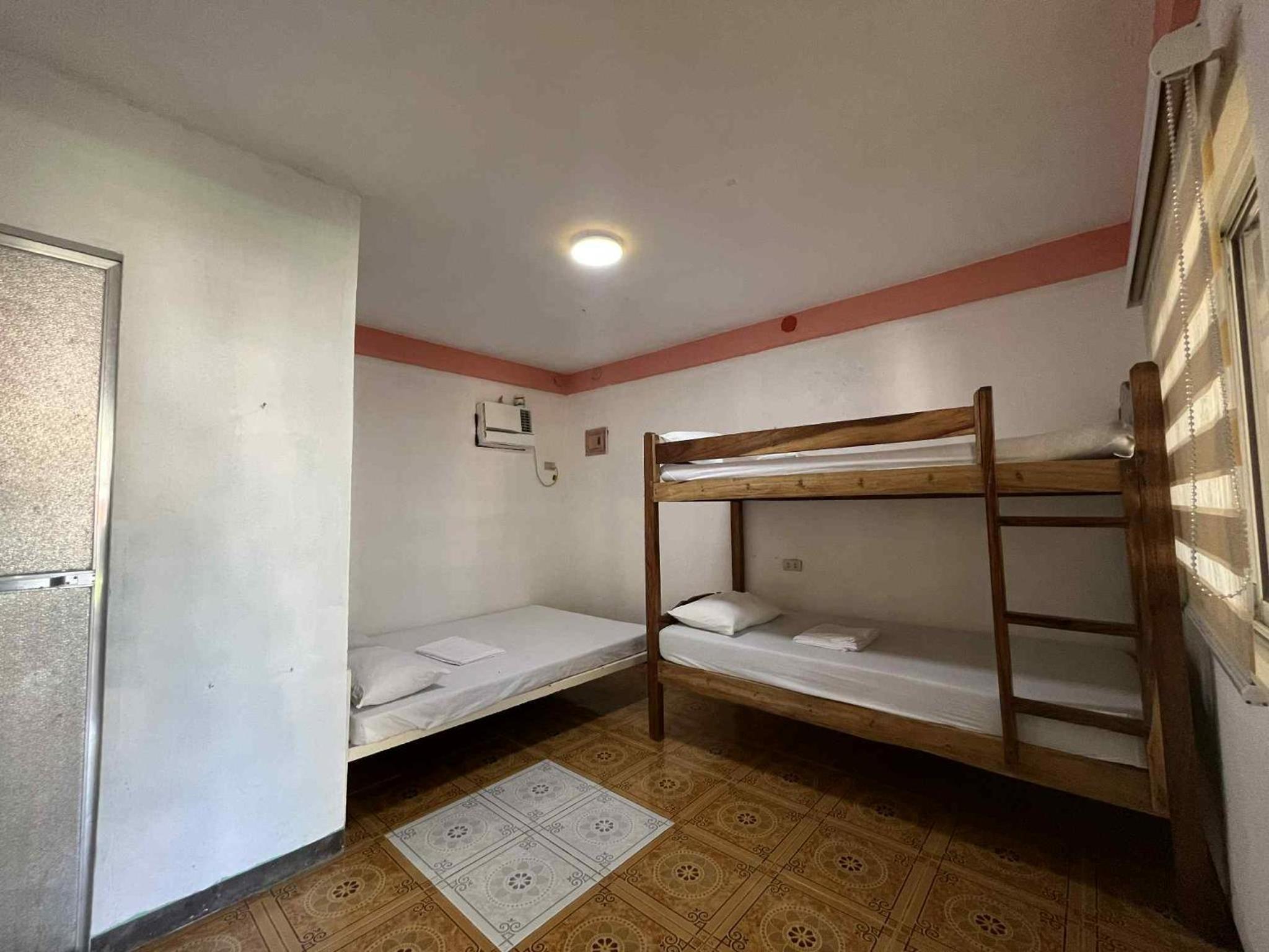 Budget Double Room - Photo 2