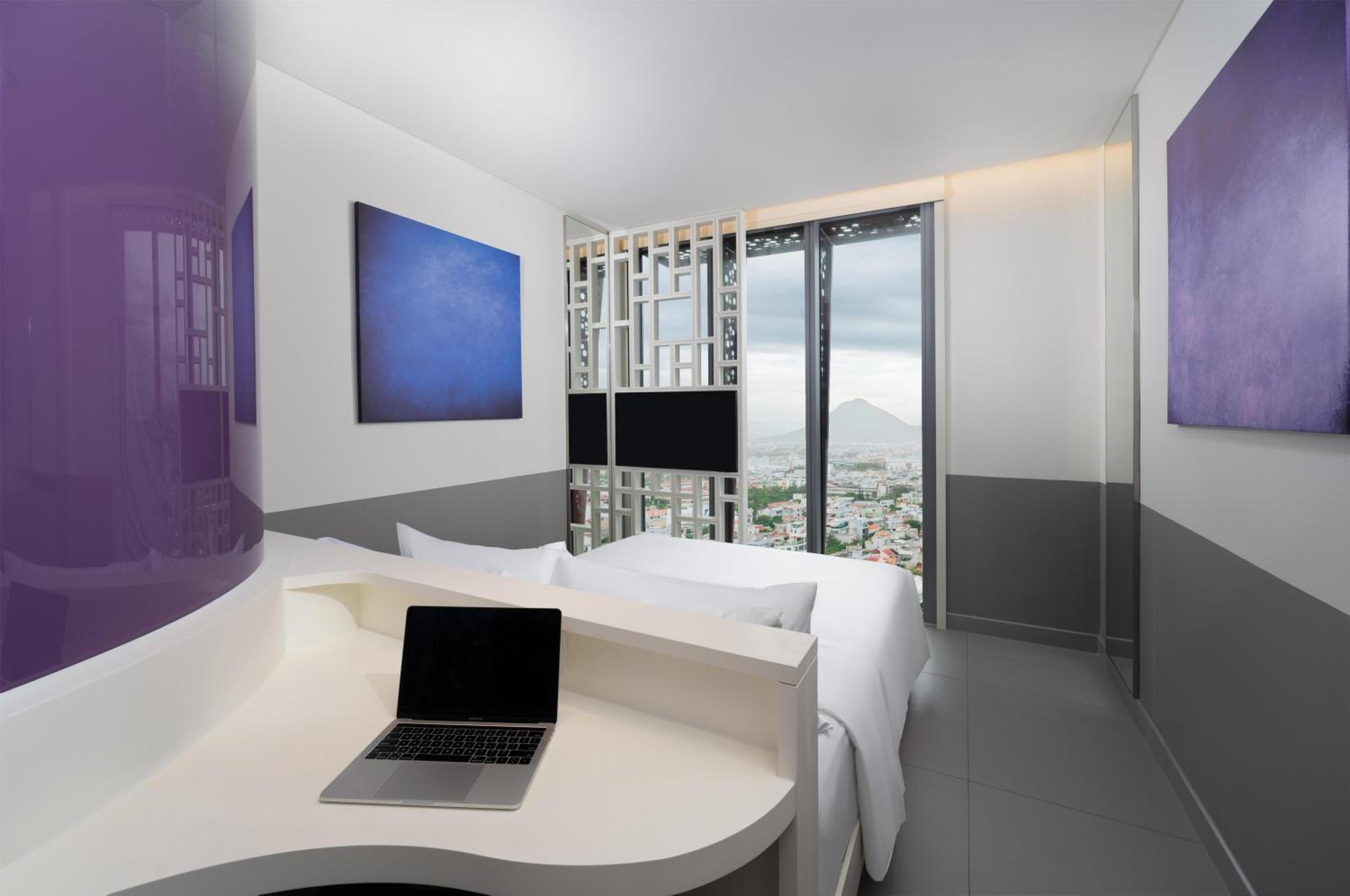 Queen Room with City View - Photo 1