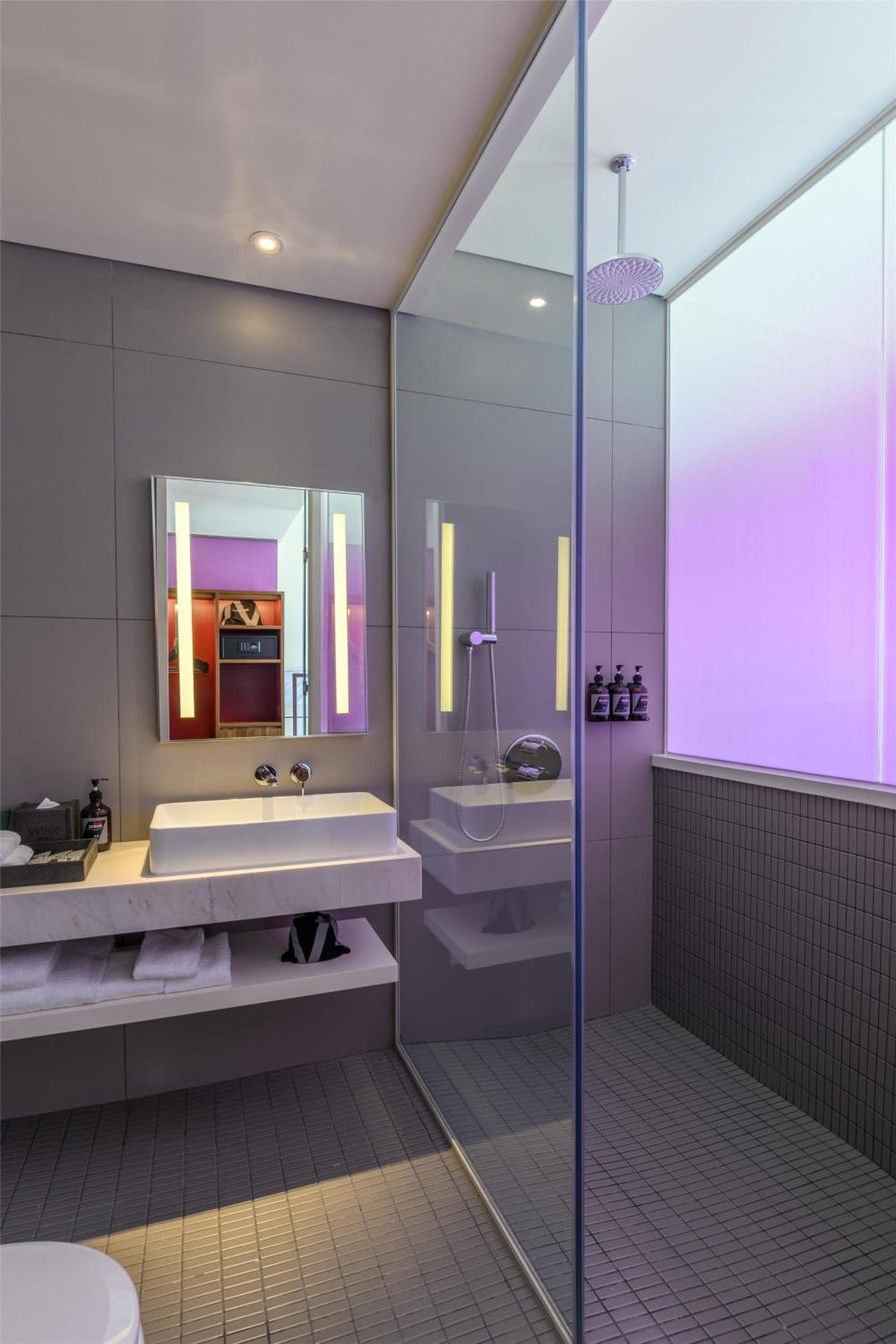 Queen Room with Ocean View - Photo 3