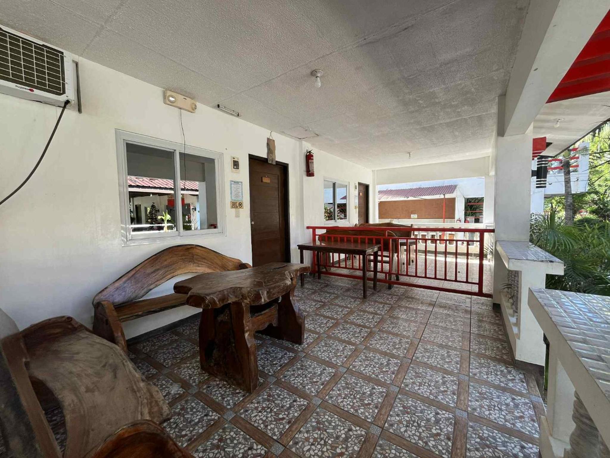 Family Room - Photo 5