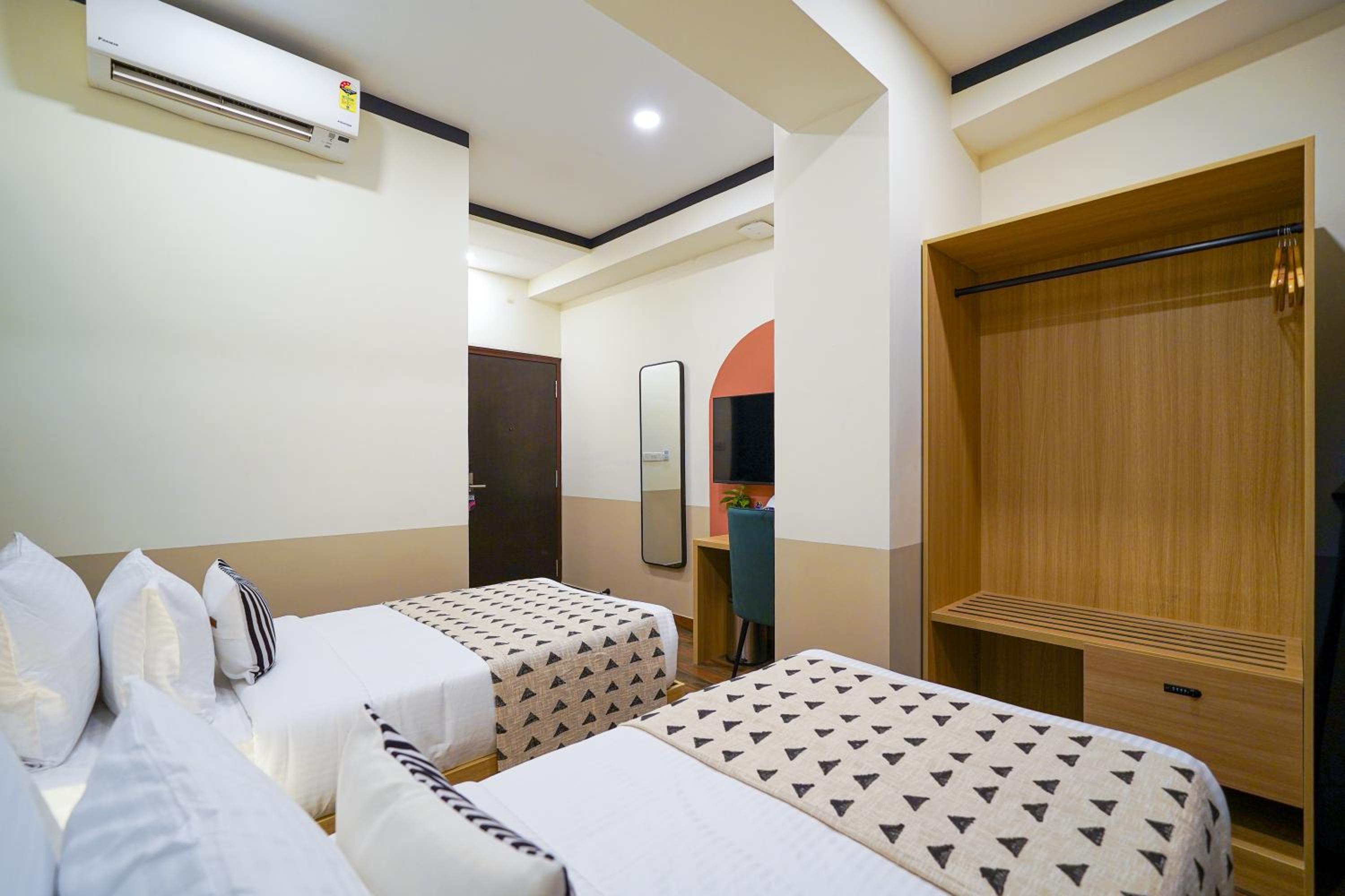 Standard Twin Room