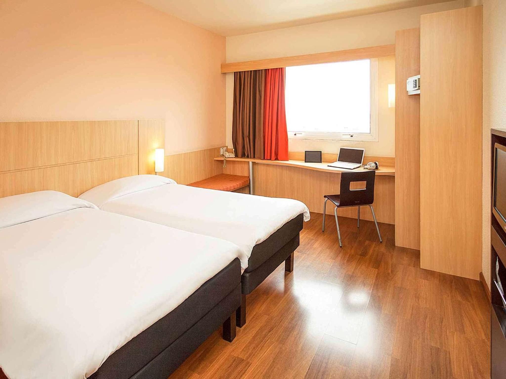 Standard Twin Room - Photo 1