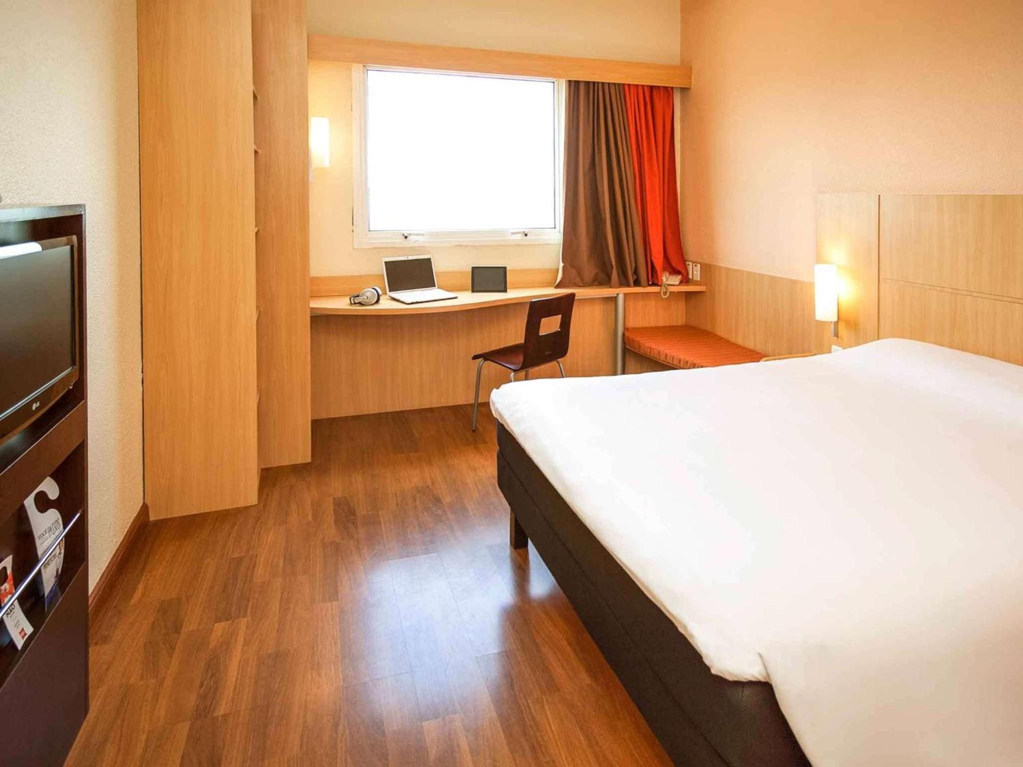 Standard One Double Bed - Photo 1