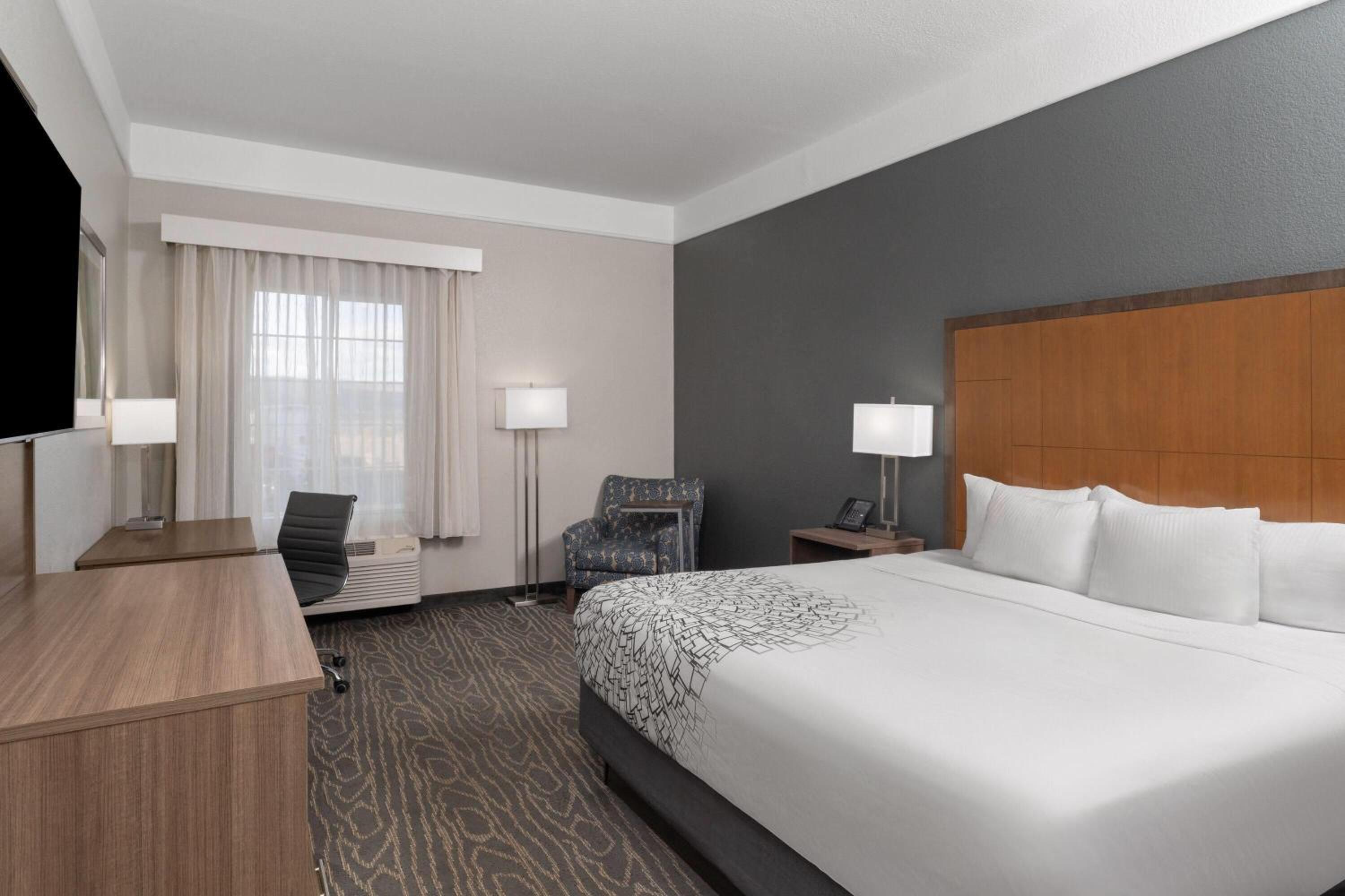 King Room - Non-Smoking - Photo 1