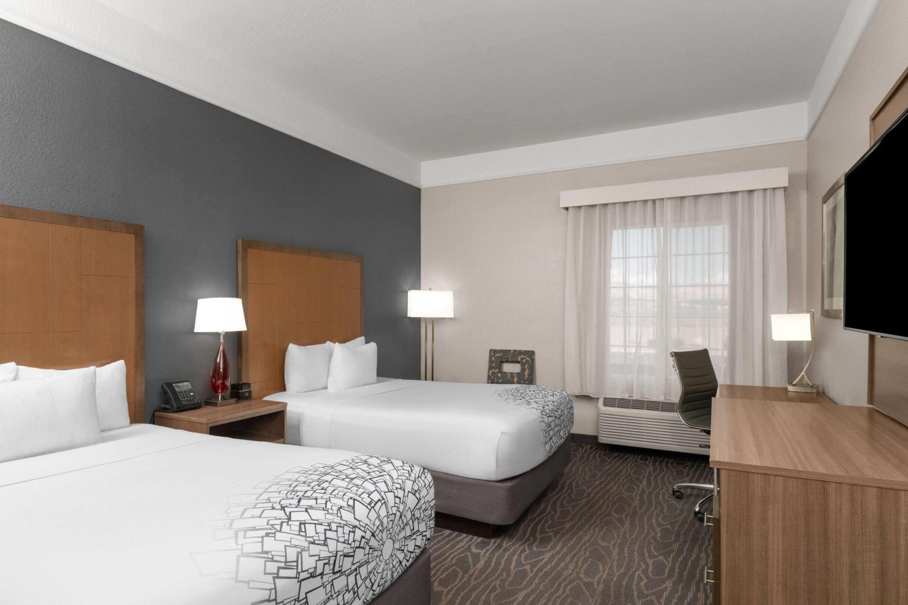 Double Room with Two Double Beds - Mobility Accessible/Non-Smoking - Photo 2