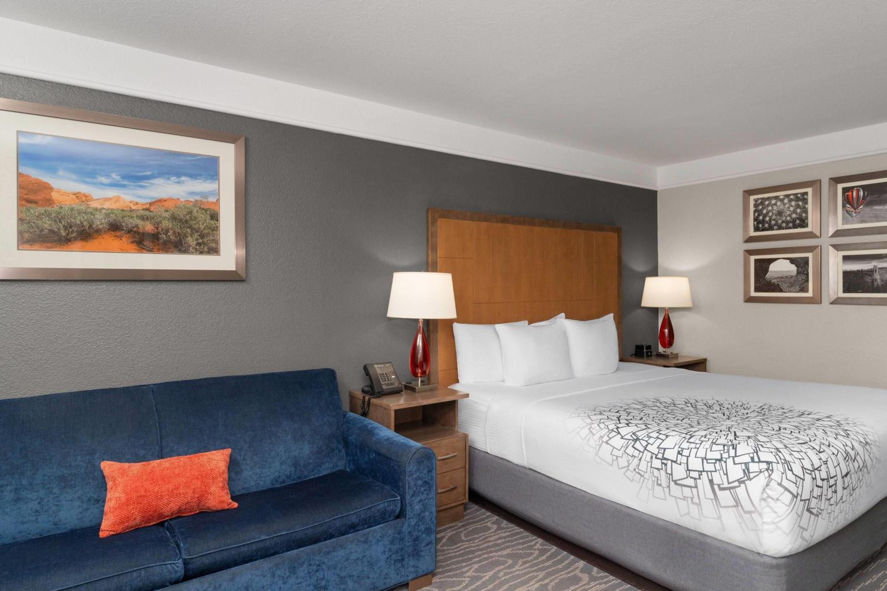 Deluxe King Room - Non-Smoking - Photo 5